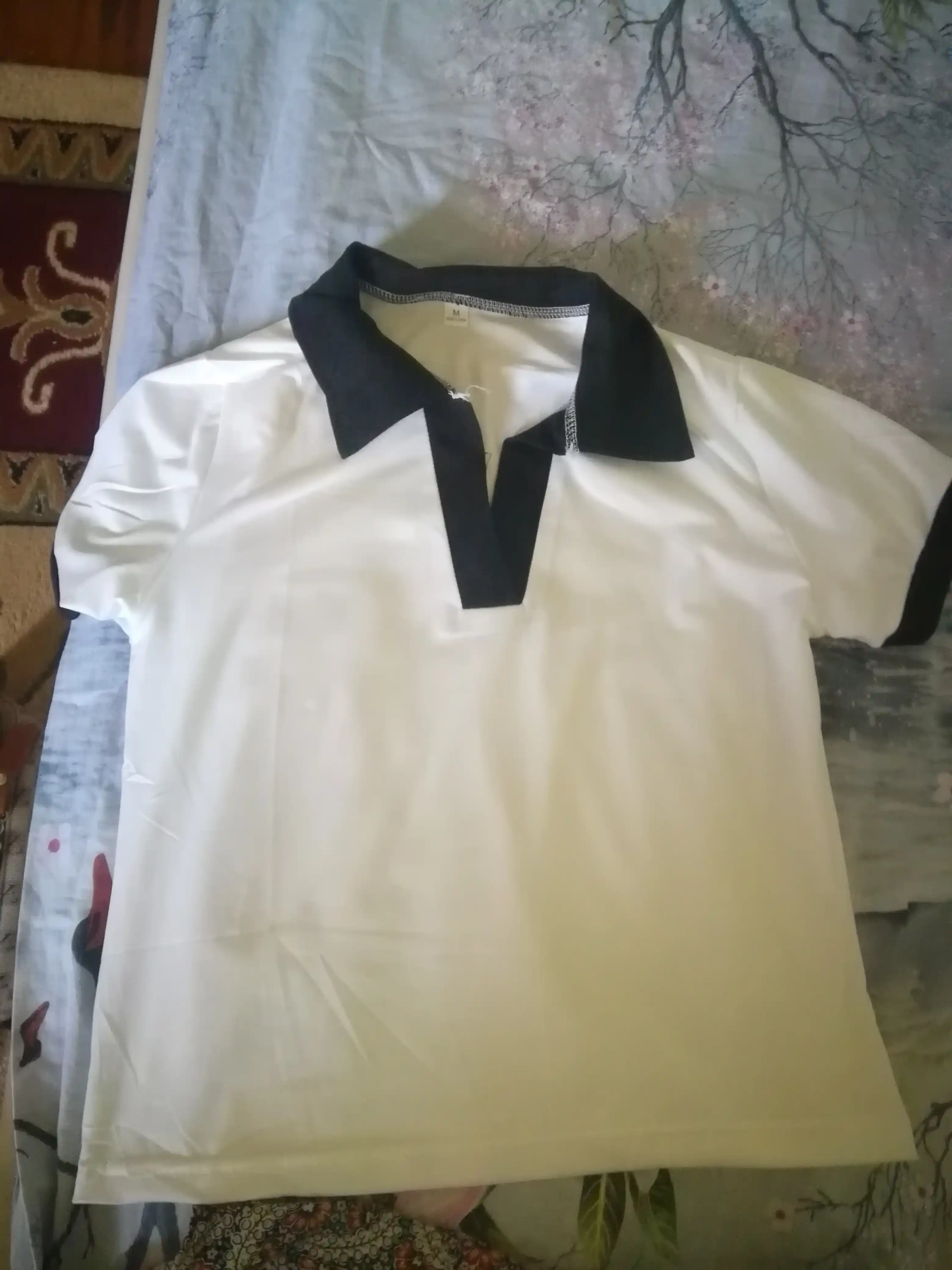 Ayollar polo futbolkasi