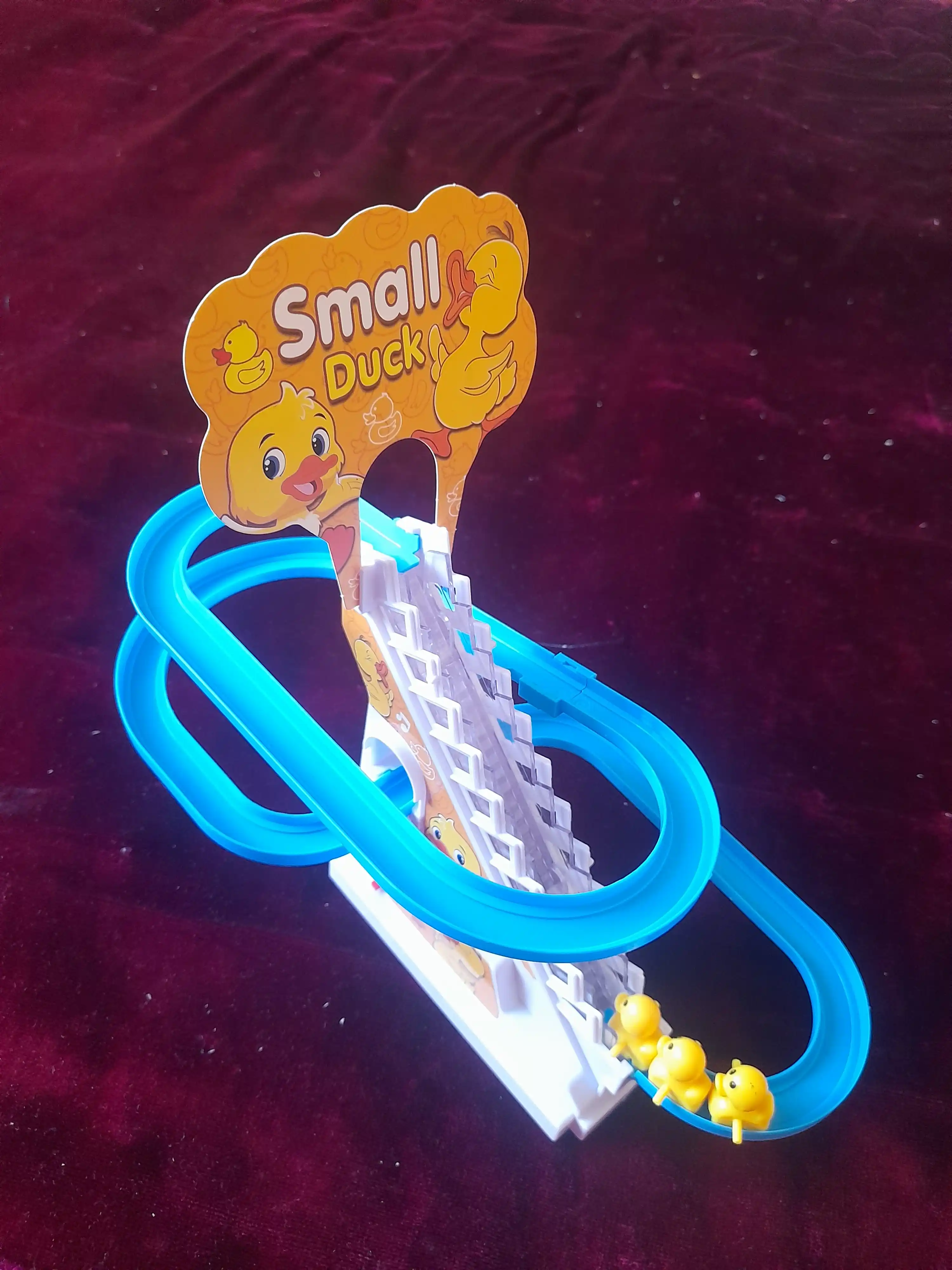 Забавные утки на аттракционе SMALL DUCK