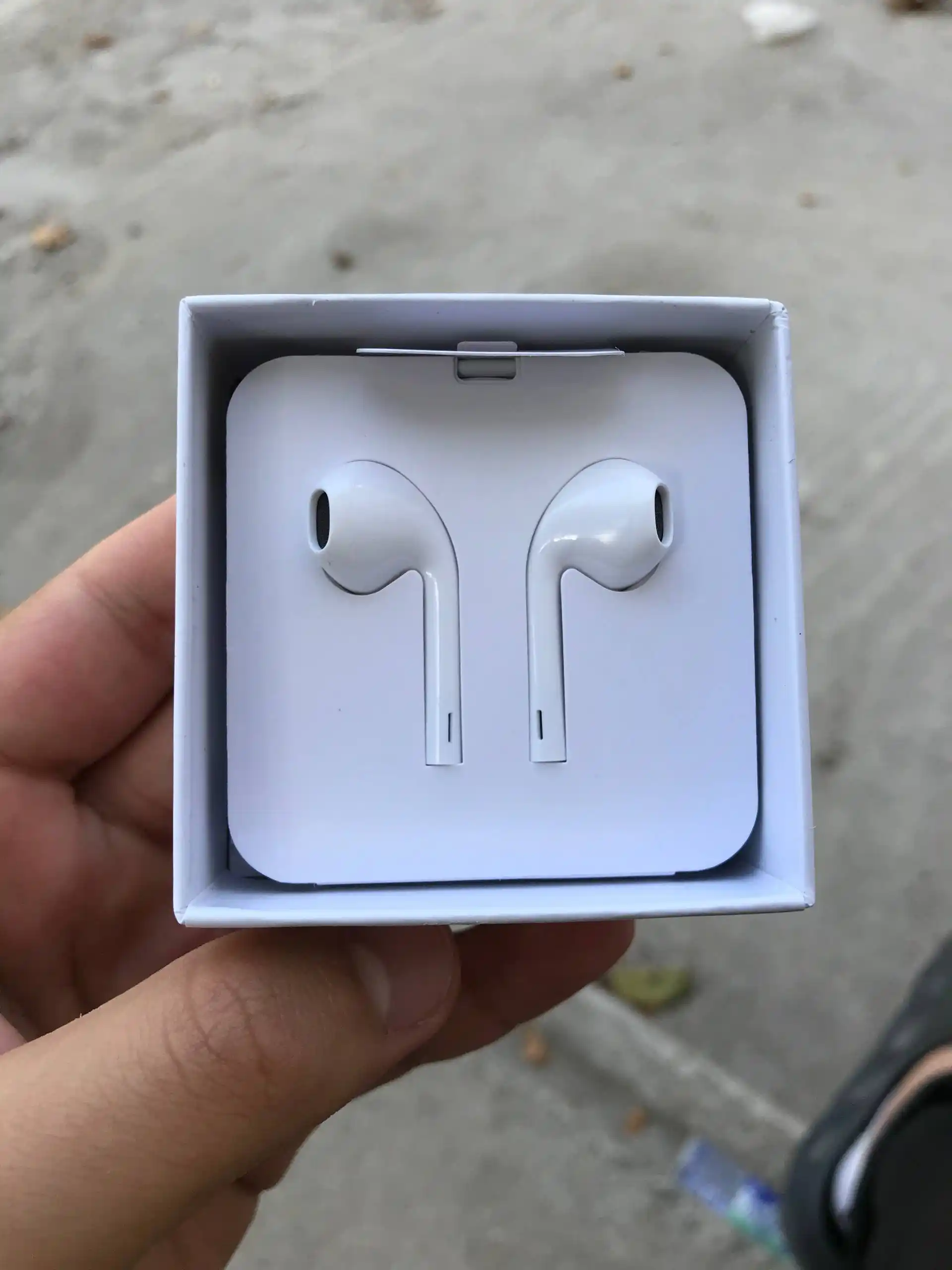 IPhone uchun oq simli quloqchin, Lightning, mikrofonli