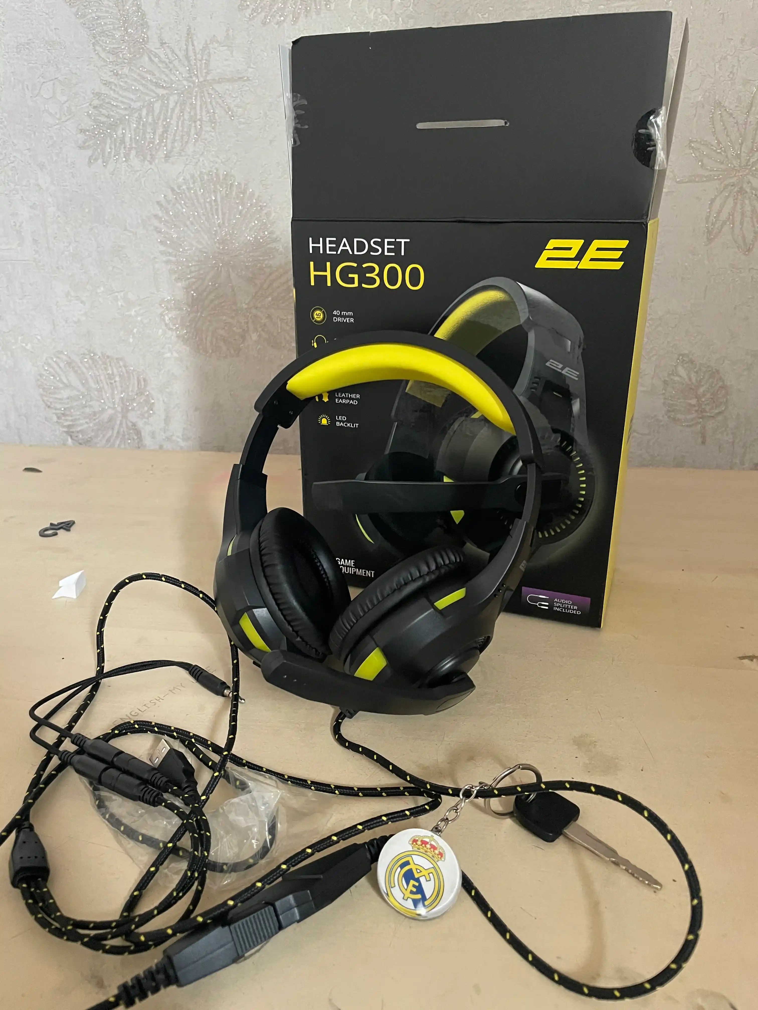 Simli o'yin quloqchinlari 2E Gaming HG300 LED 2E-HG300BK, kompyuter uchun, mikrofonli