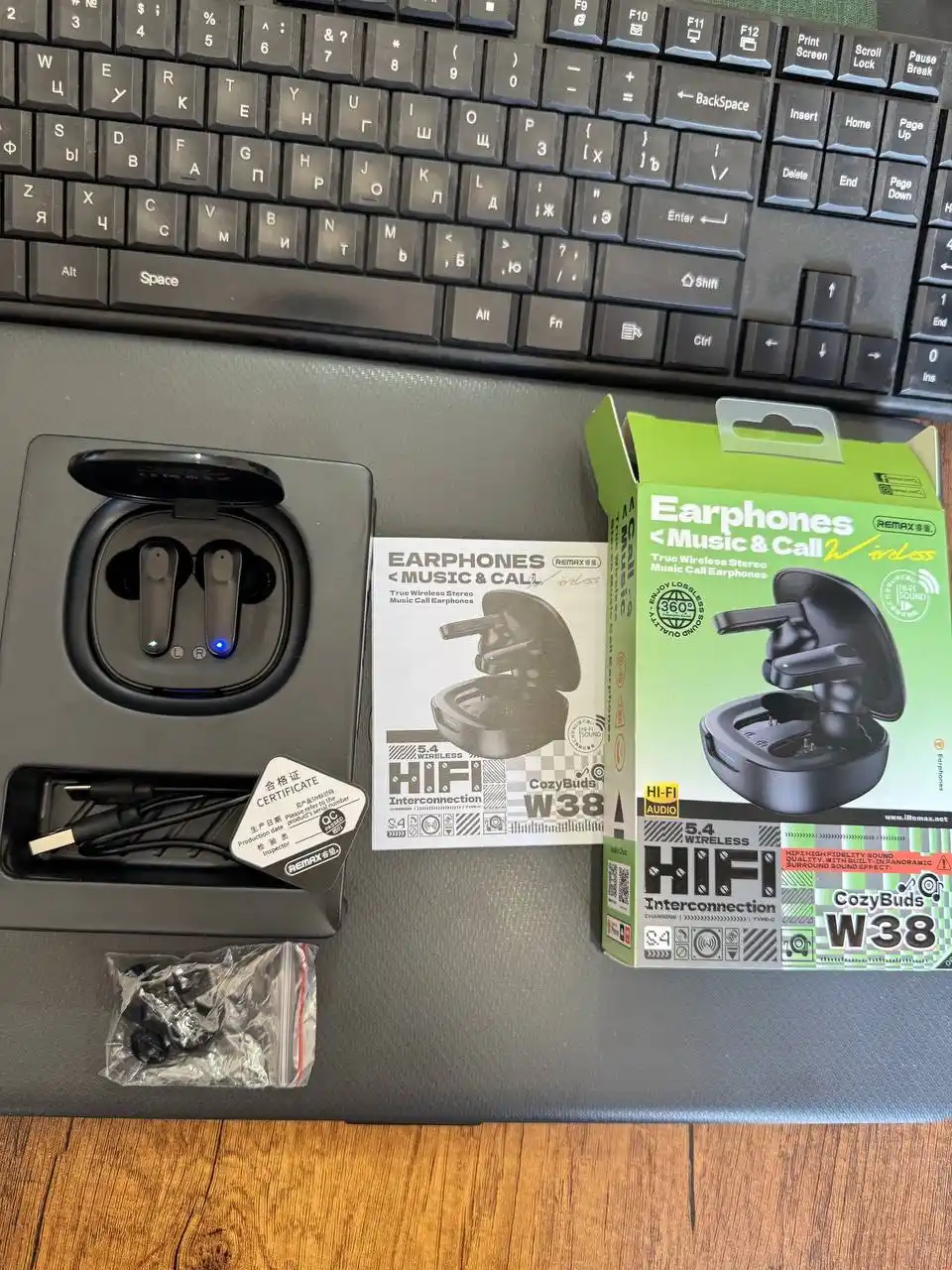 REMAX musiqa va qo‘ng‘iroqlar uchun to‘liq simsiz stereo quloqchinlar CozyBuds W38