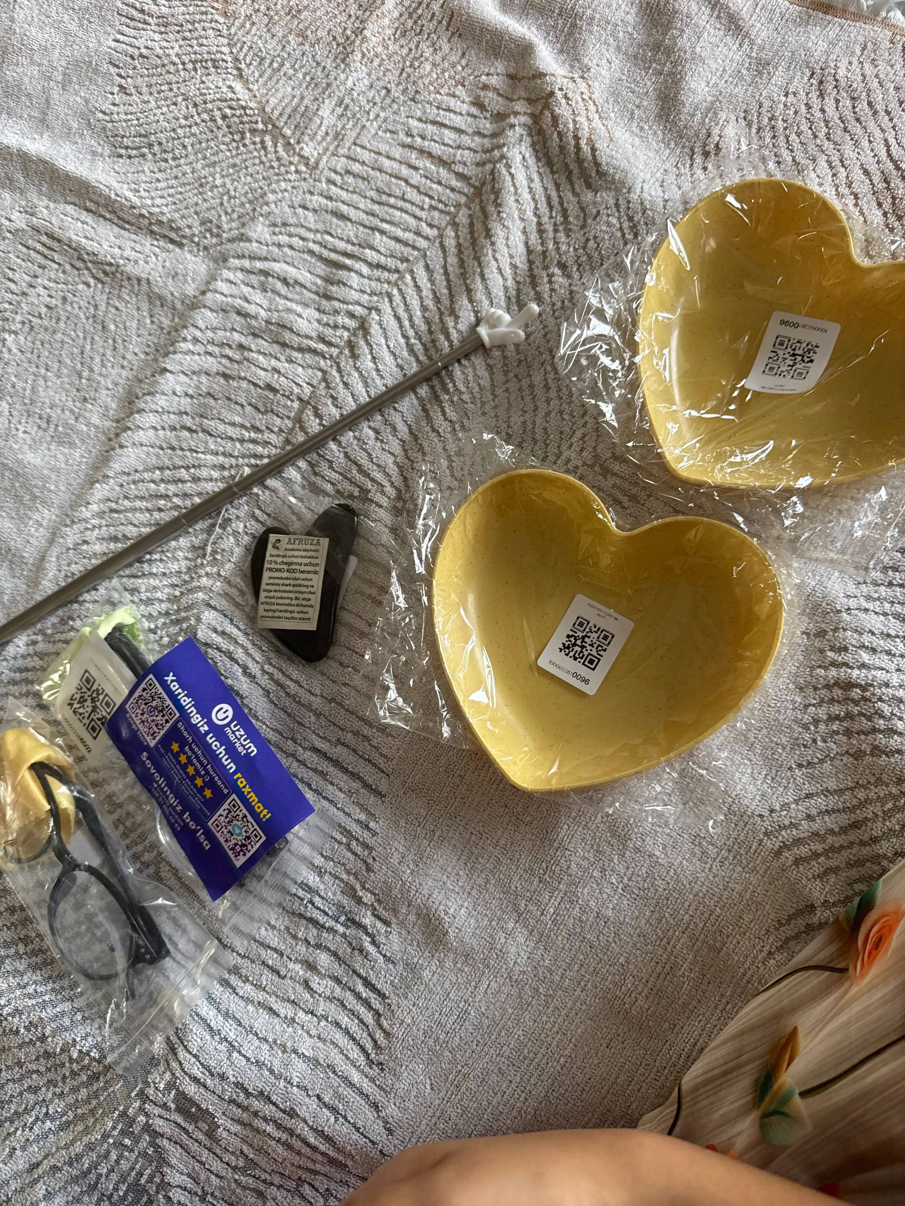 Yurak shaklidagi plastik qayta ishlatiladigan tarelkalar