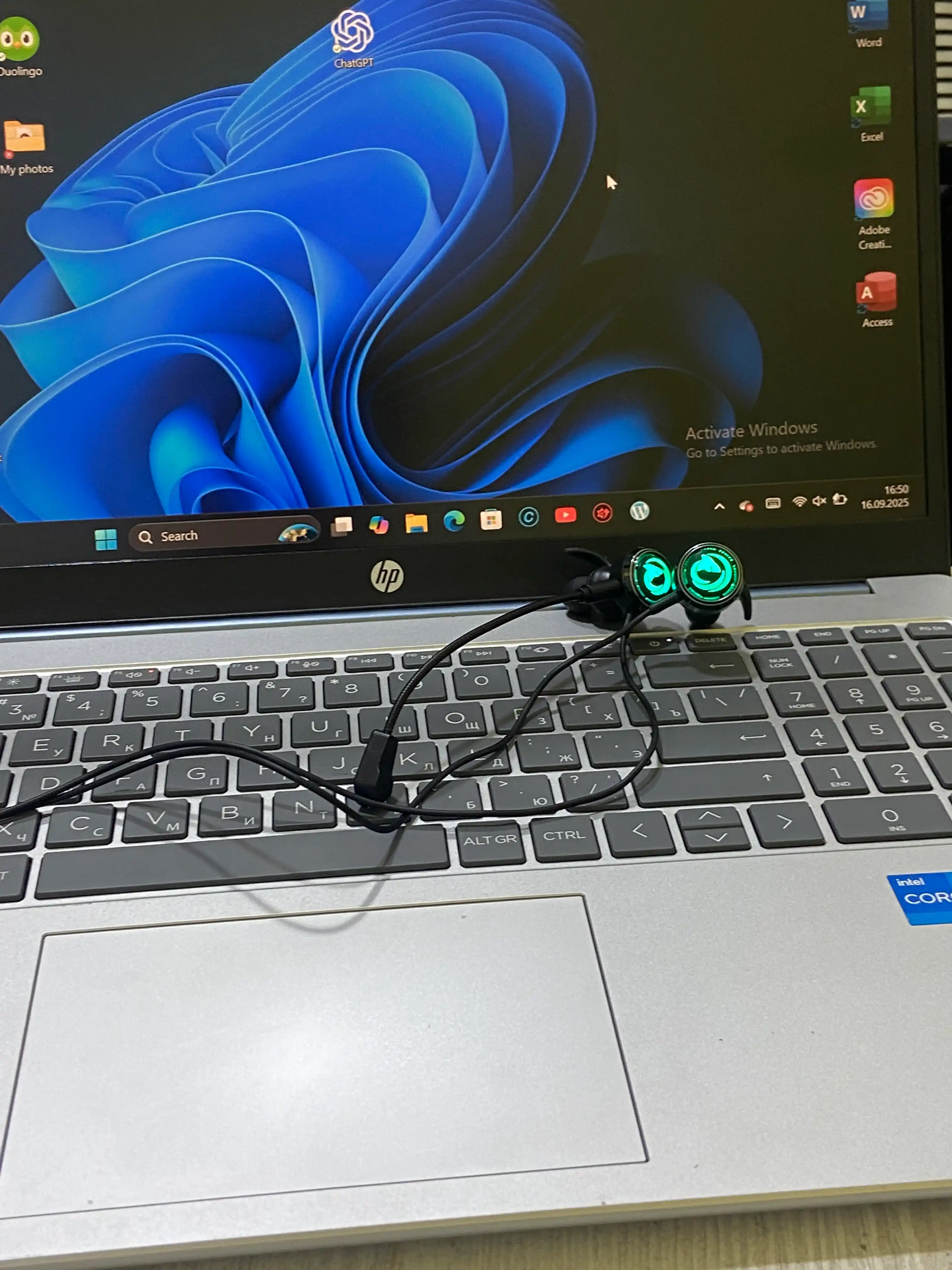 O'yin uchun quloqchinlar, mikrofon va RGB yoritgichli