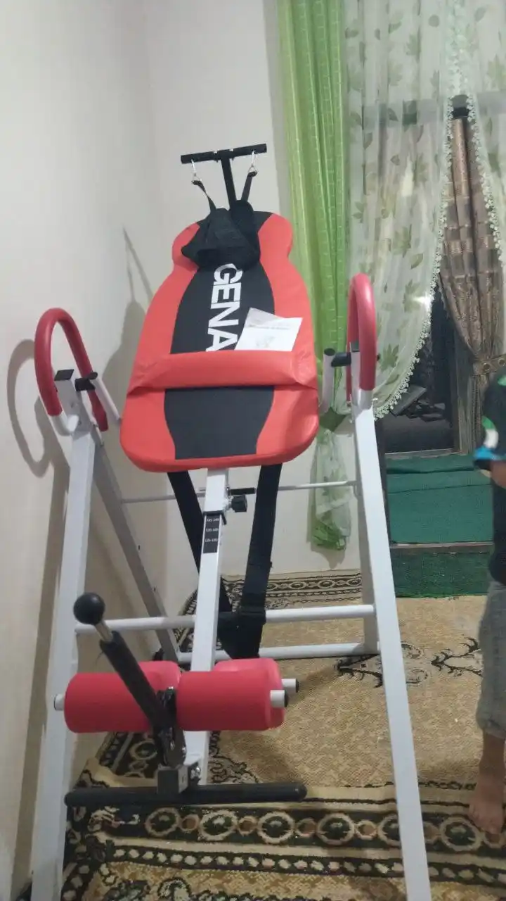 Inversion stoli Genau FitSpine EA-350, qizil, bel og'rig'idan, og'irlik 136 kg gacha
