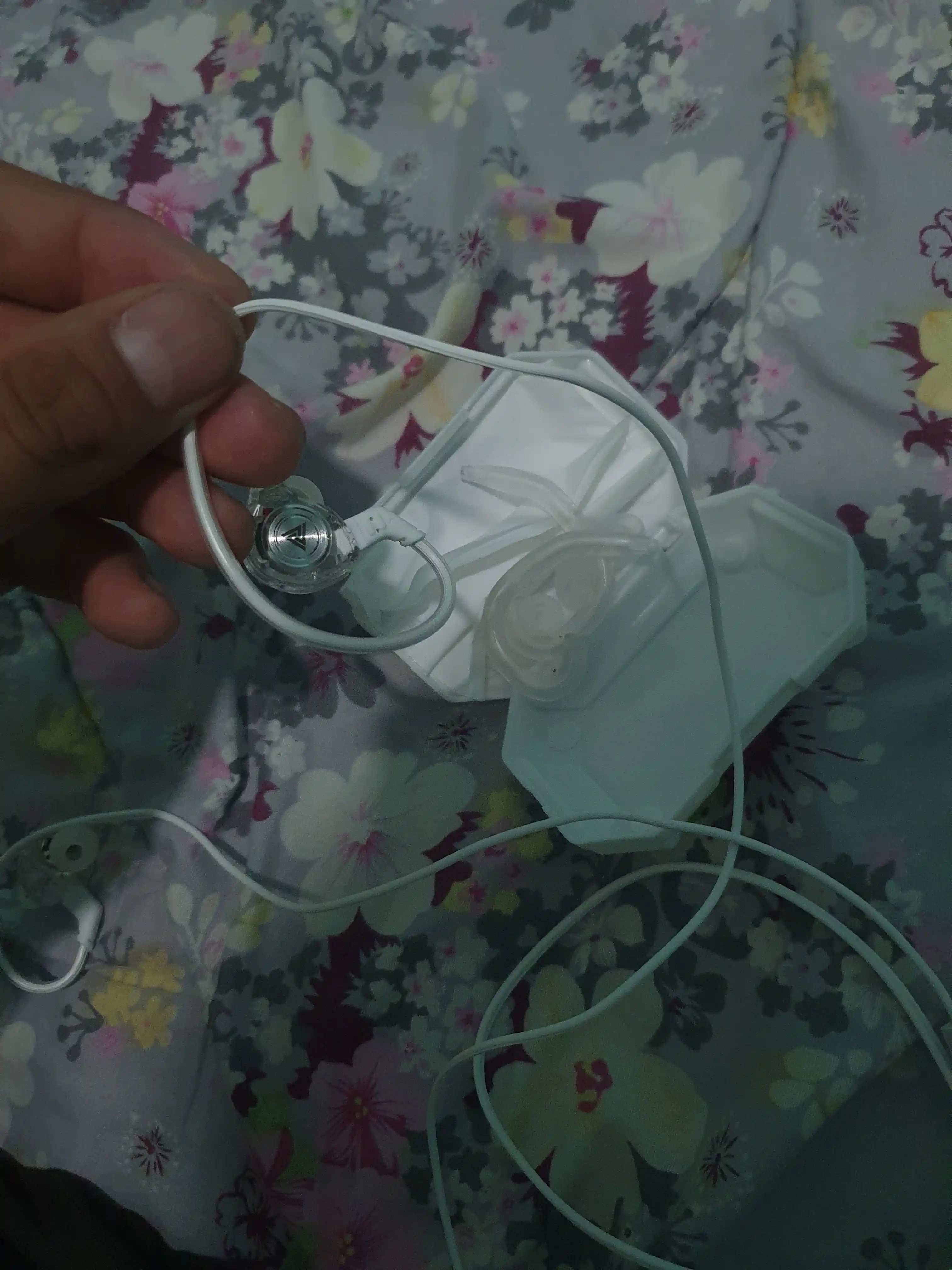QKZ, AK3 simli musiqa quloqchinlari, AUX ulanishi, yuqori aniqlikdagi audio