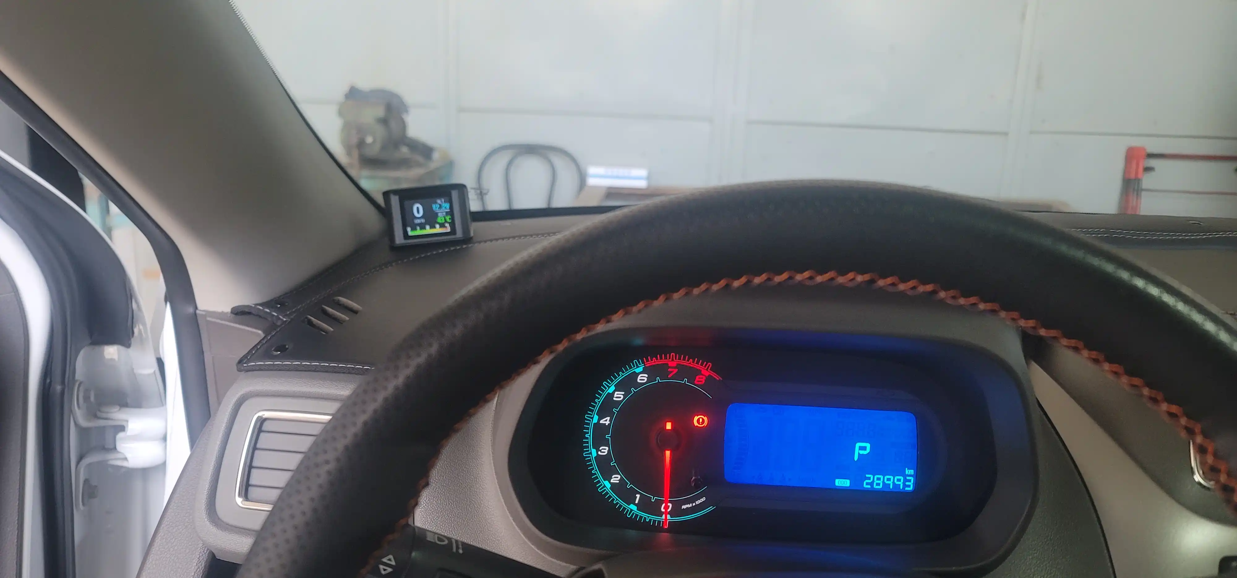 Universal OBD2 skaneri P10 ekranli, tezlik o'lchagich, harorat o'lchagich, bort kompyuteri