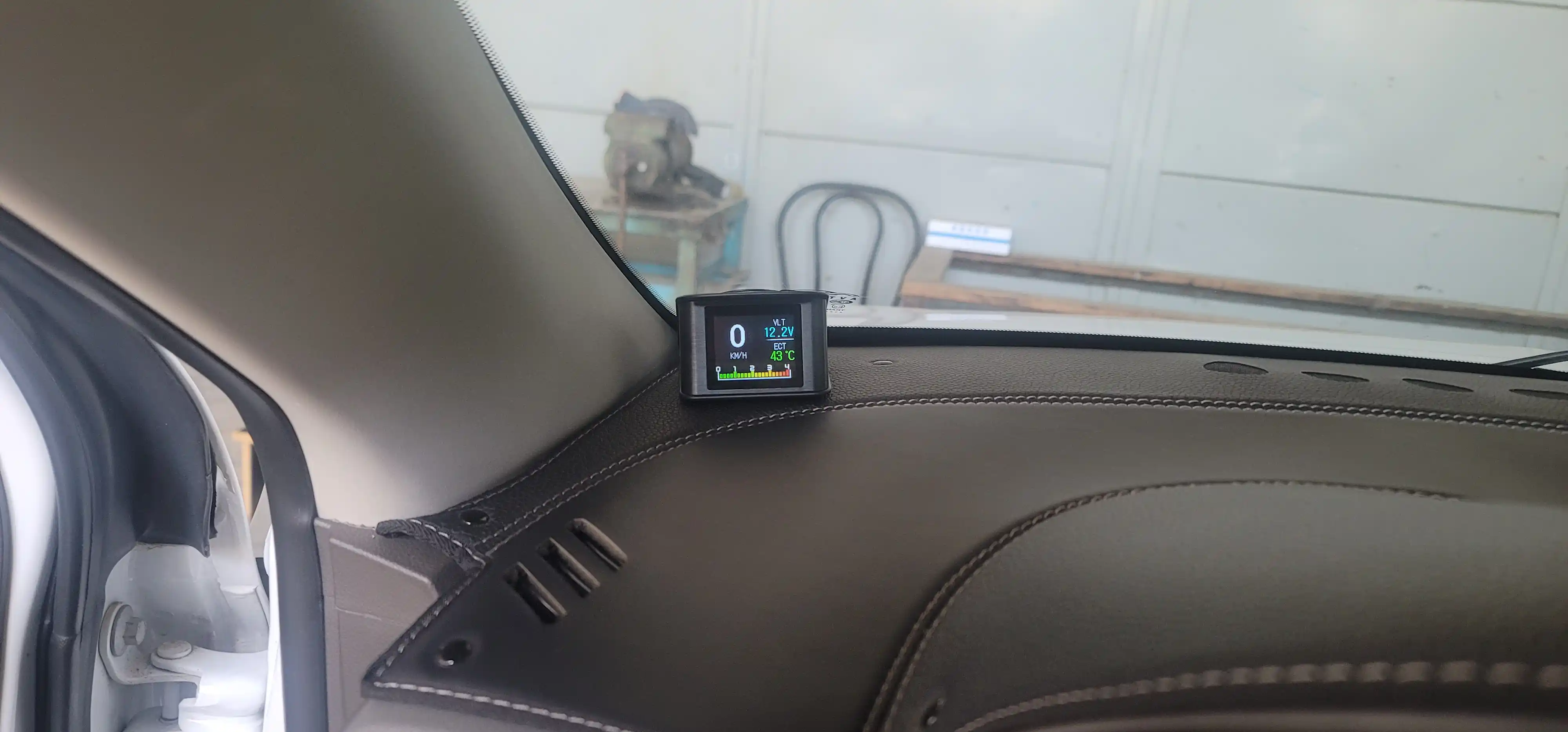Universal OBD2 skaneri P10 ekranli, tezlik o'lchagich, harorat o'lchagich, bort kompyuteri