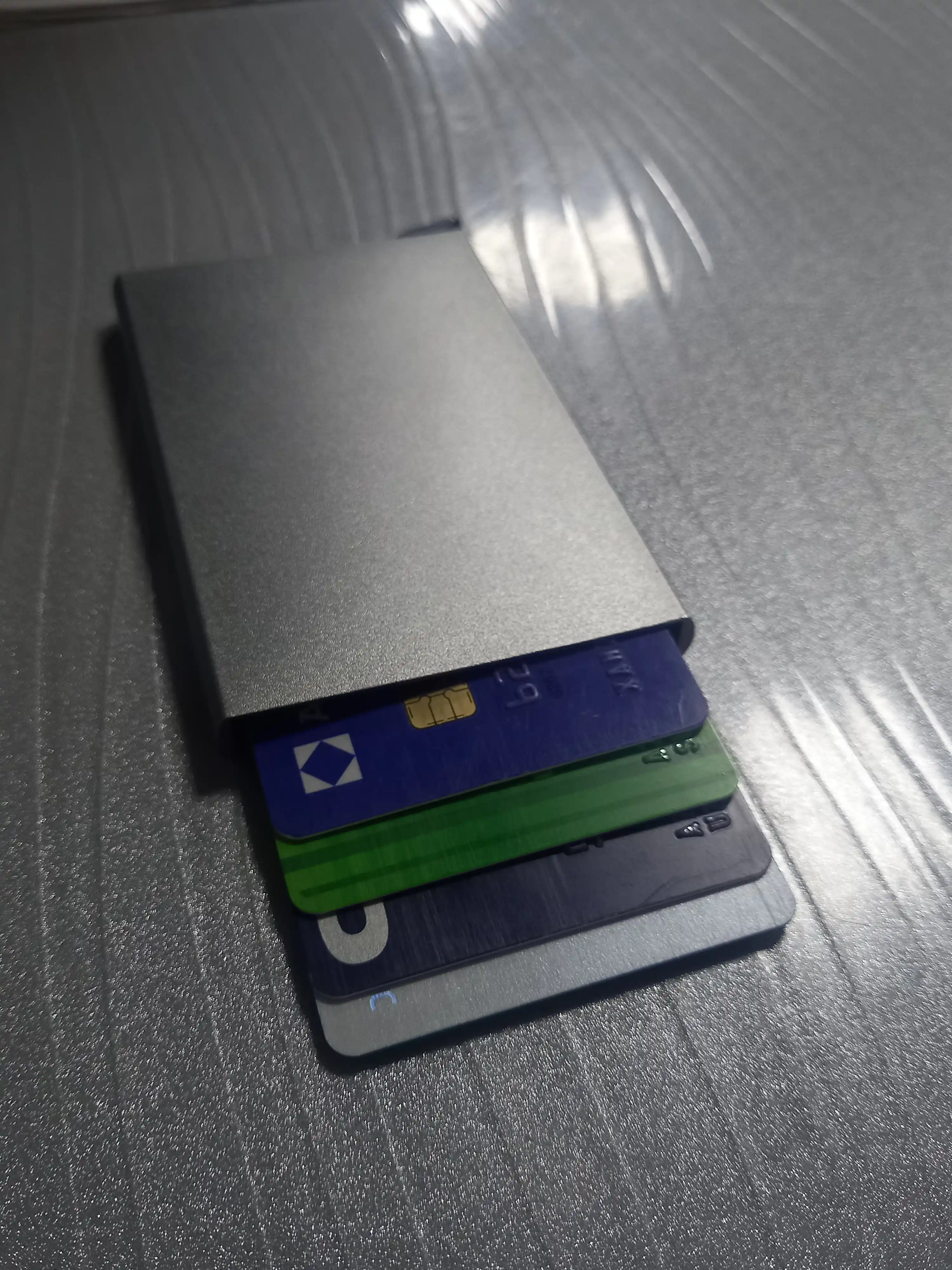 Metal kartvizit, hamyon, bank, kredit va viza kartalar hamda vizitka solish uchun