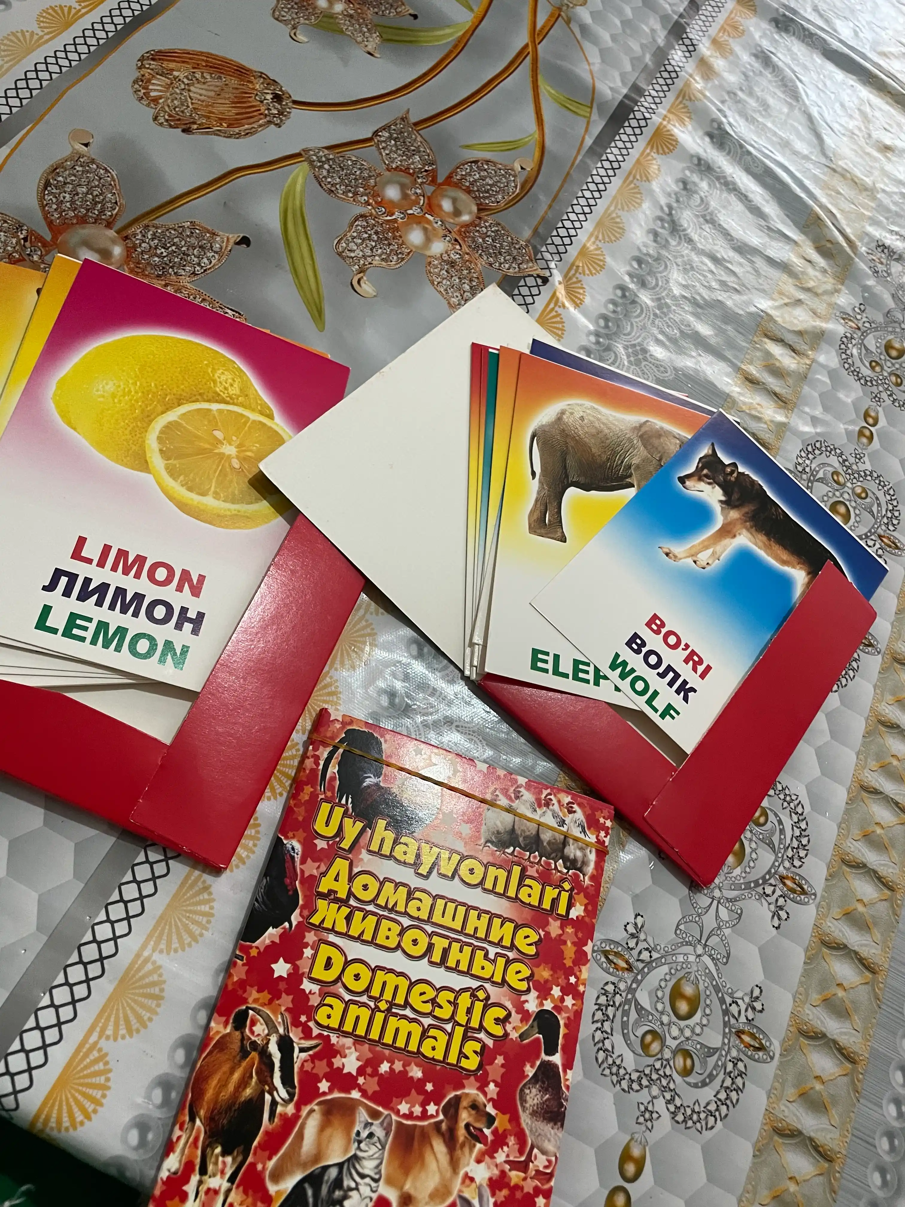 Bolalar uchun rivojlantiruvchi kartalar, alifbo, uy hayvonlar, sabzavotlar, raqamlar