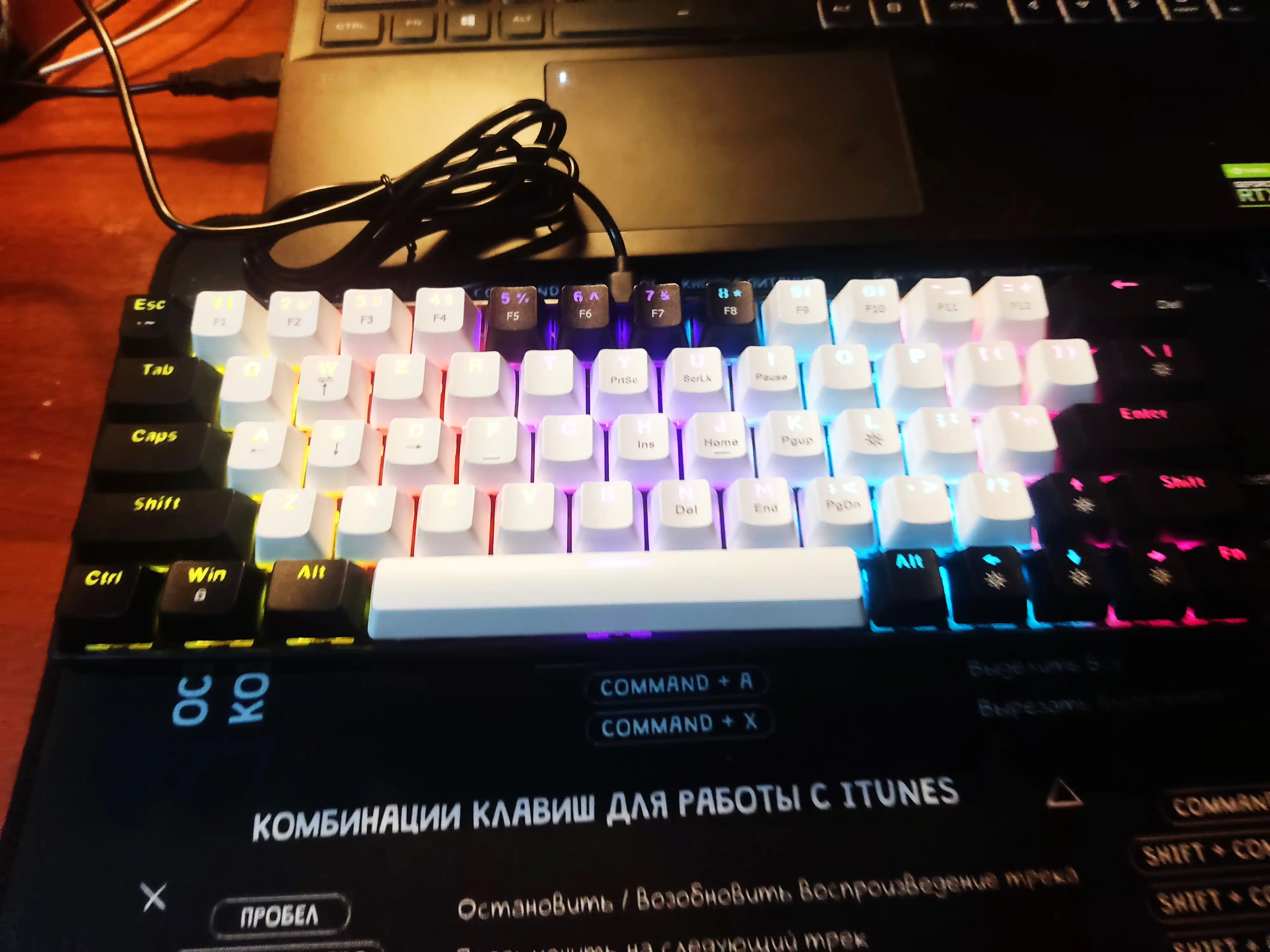 Ajoyib kamalak RGB yoritgichli ZIFRIEND T62 mexanik klaviaturasi