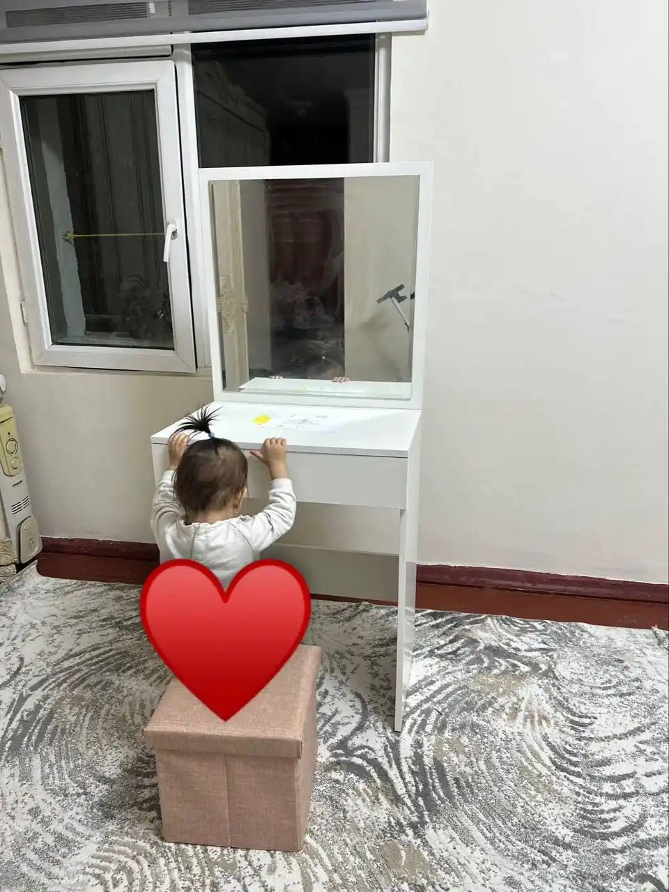 Туалетный столик с зеркалом