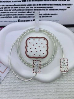 Бордовый