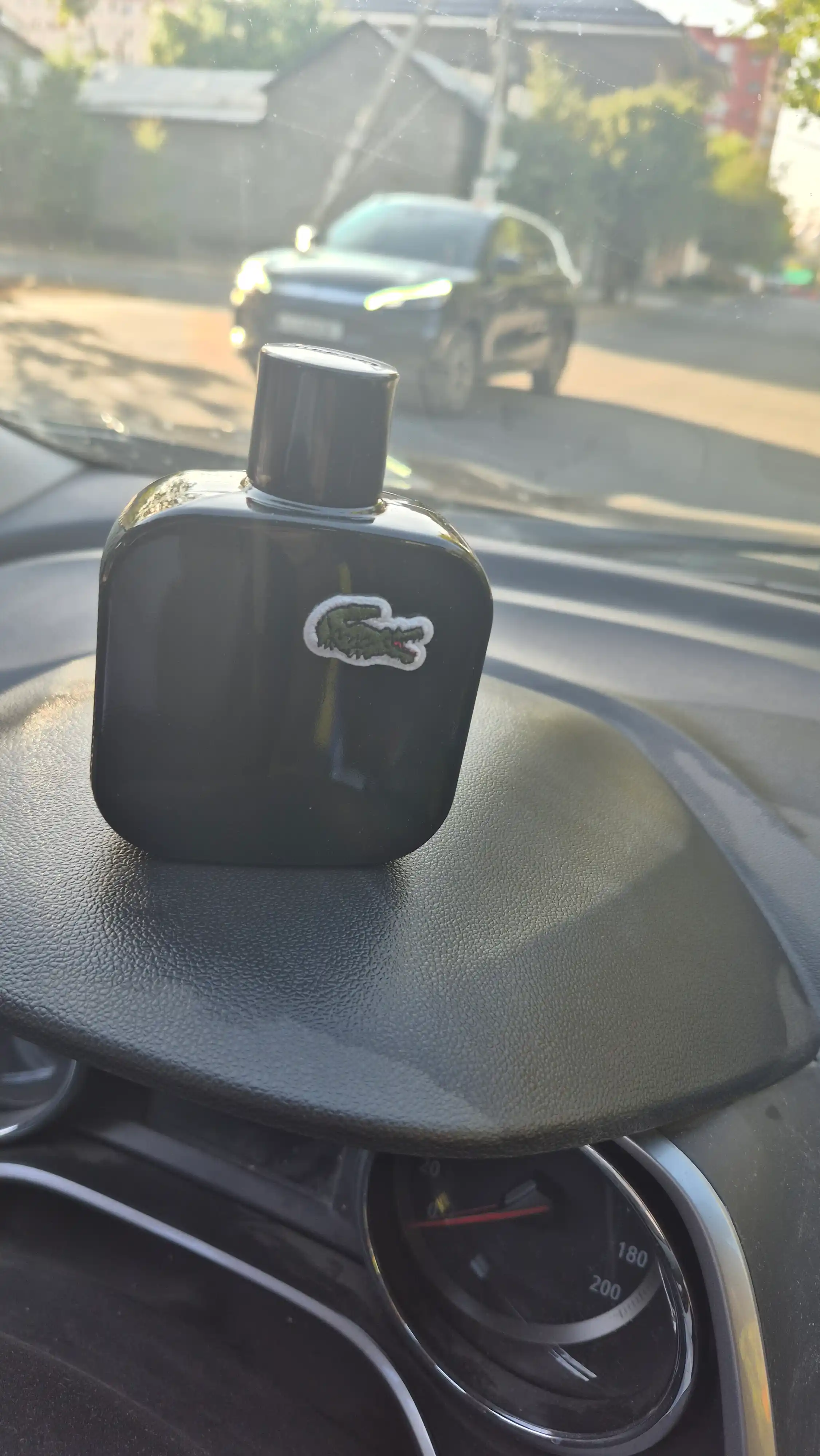 Erkaklar uchun Lacoste parfyumlangan suv