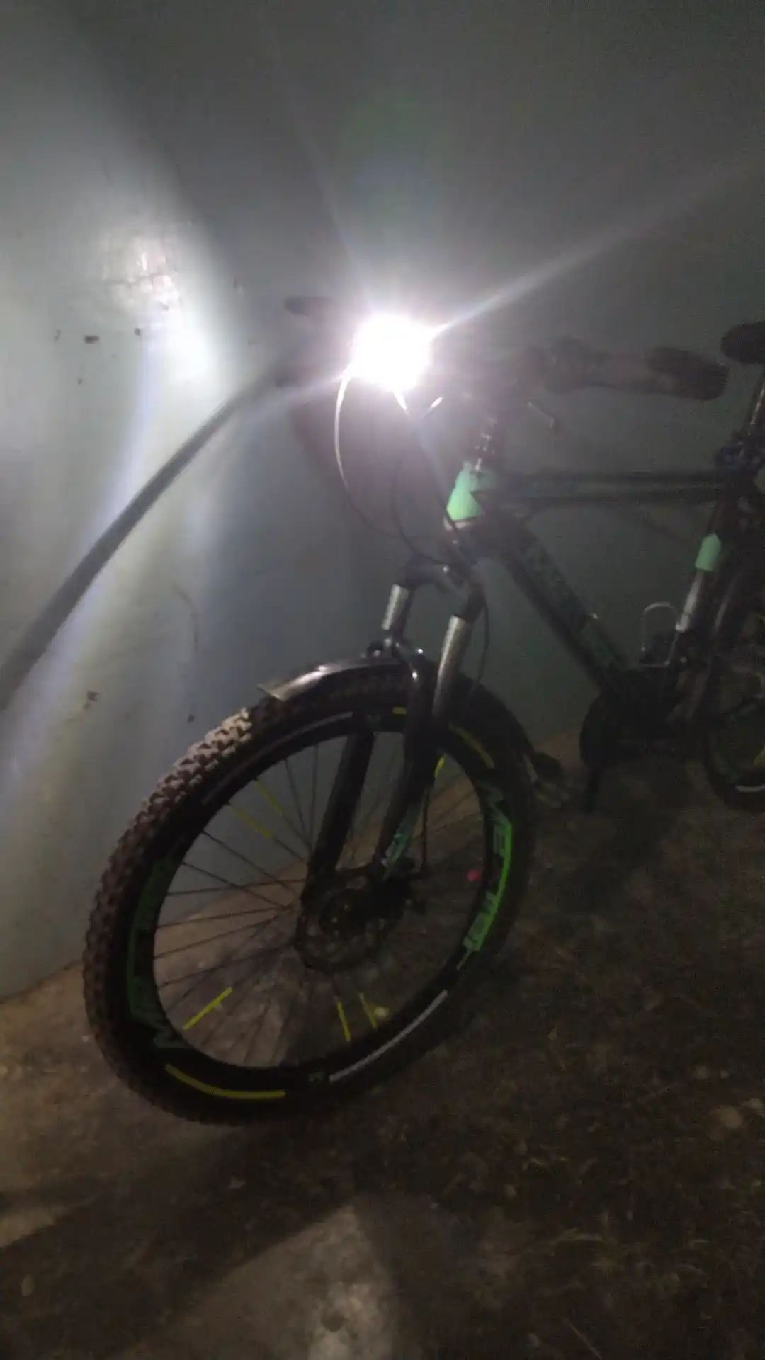 Yorqin LED chiroq + ultra baland ovozli velosiped signali, zaryadlovchi bilan