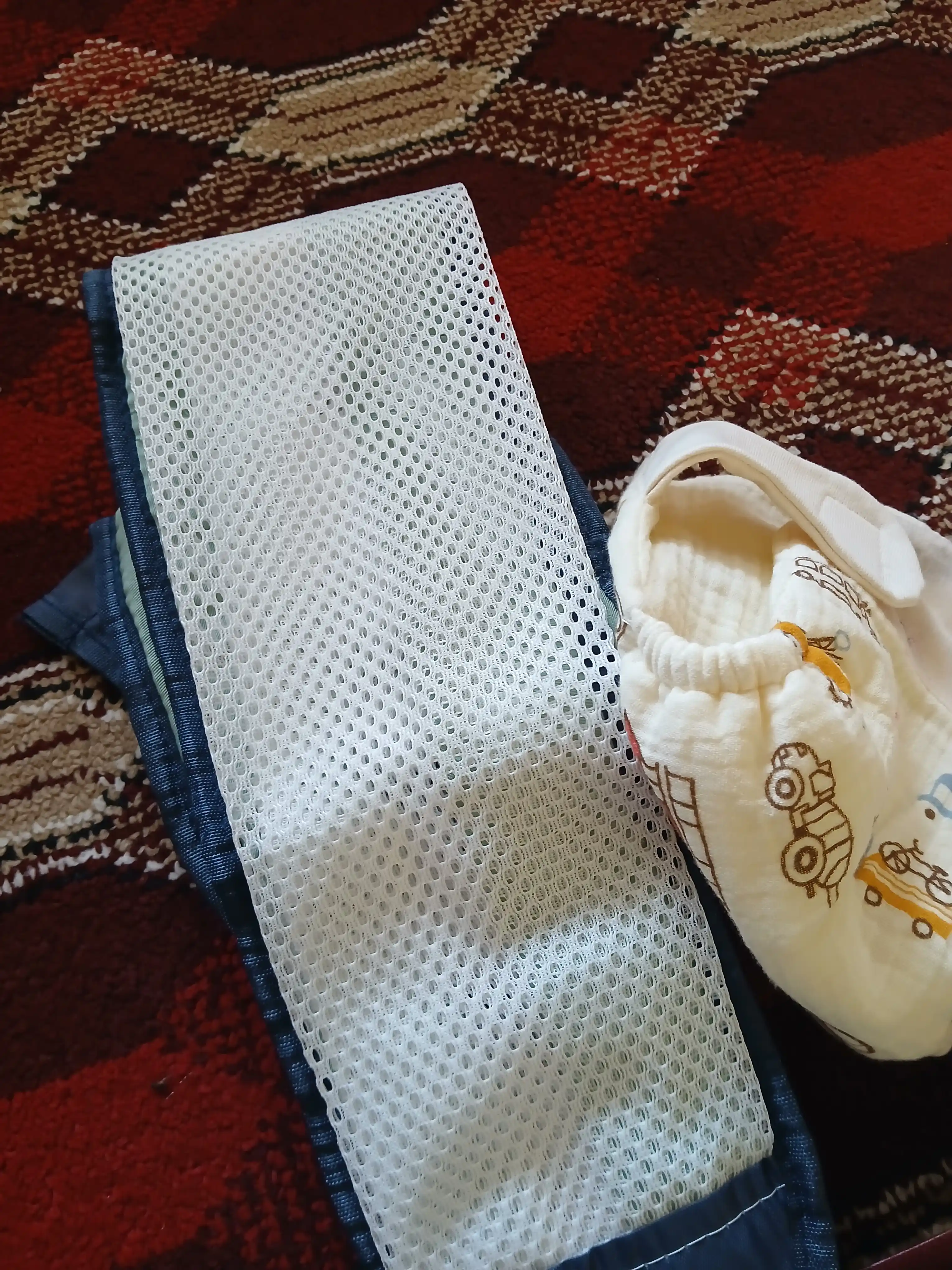 Chaqaloq ko'tarish uchun sling, osib olish sumkasi