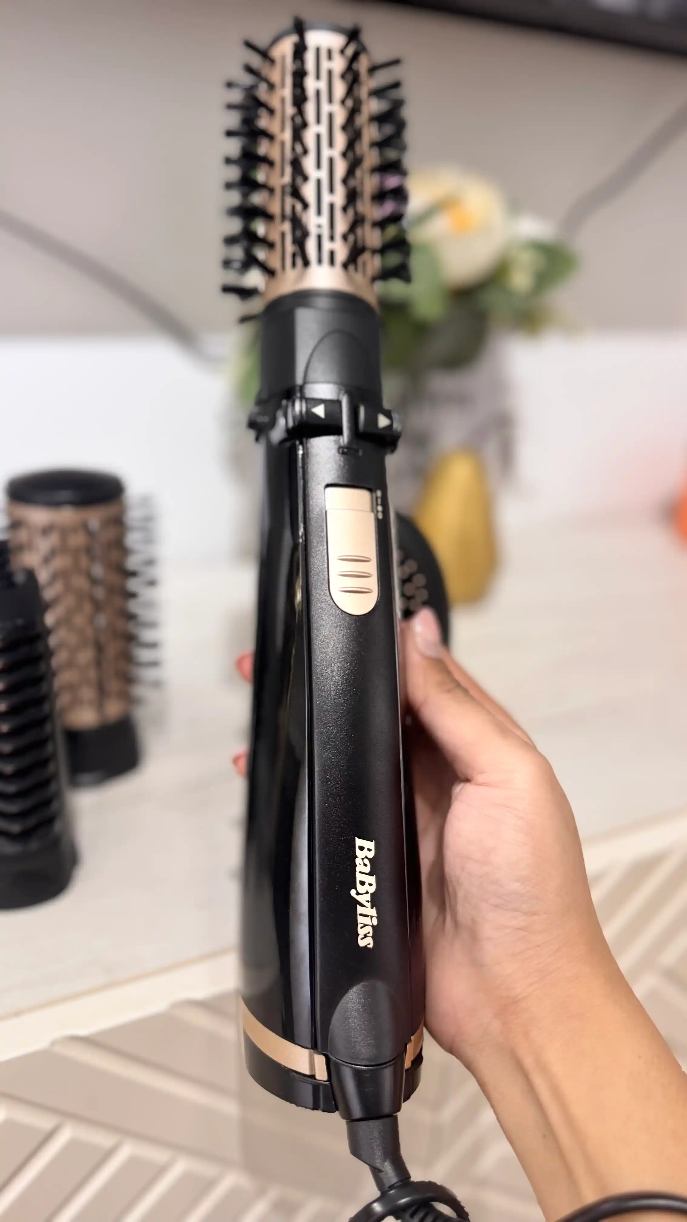 Aylanadigan shetkali fen-stayler Babyliss AS964ROE