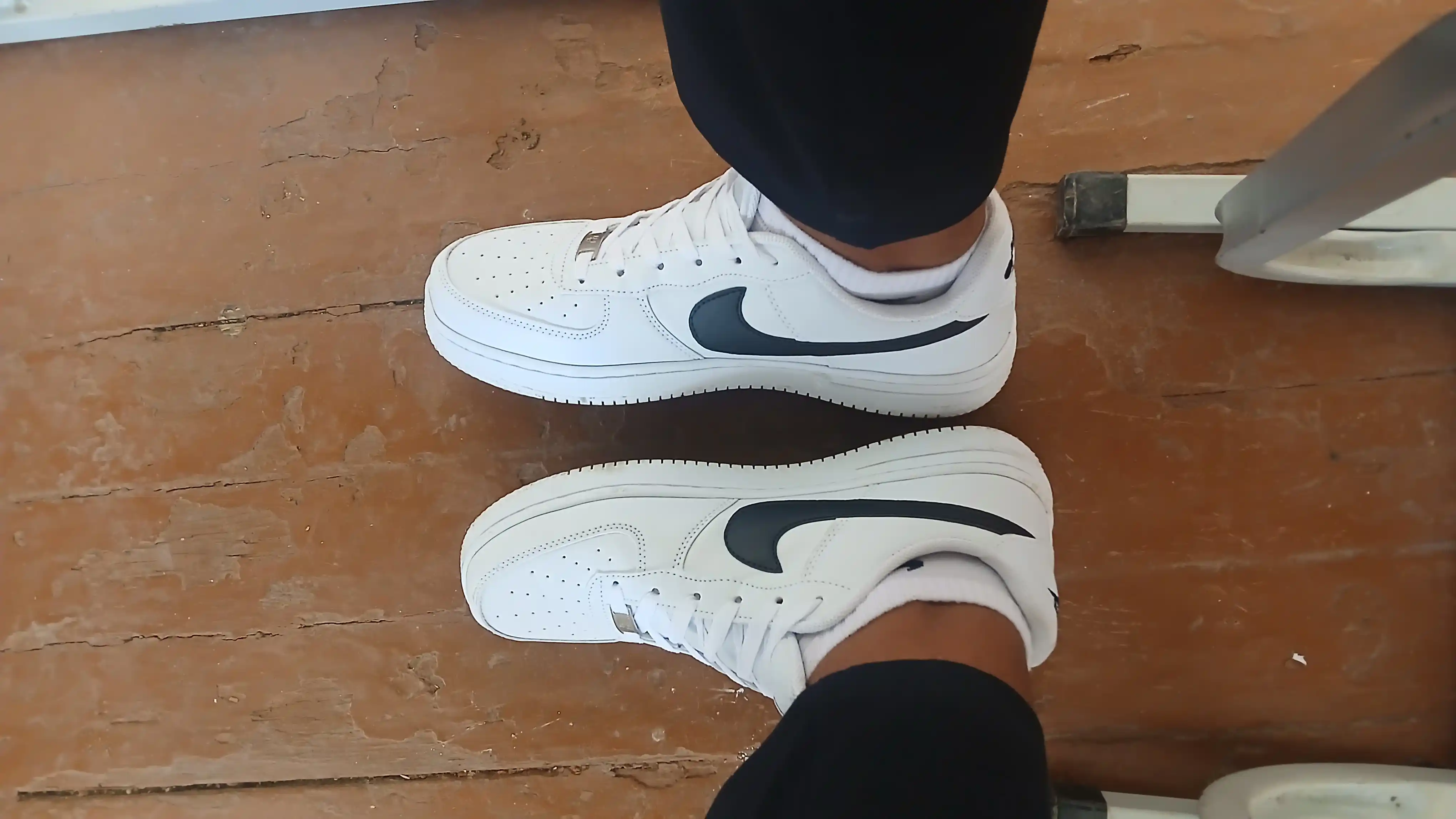 Erkaklar uchun kuzgi krossovkalar AIR FORCE1 CLASIC universal sifatli krossovkalar