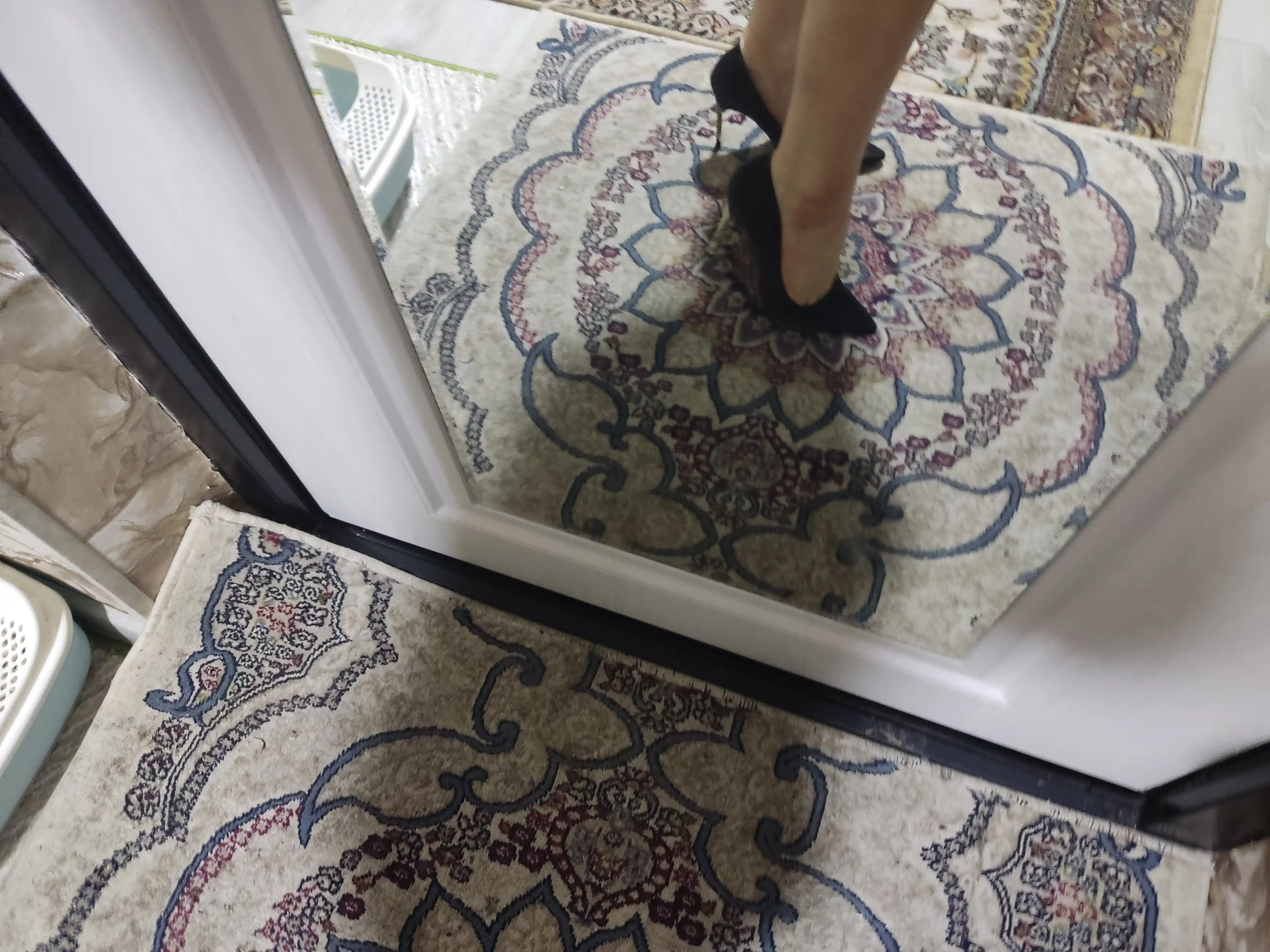 Ayollar qayiq tufli, balandligi 10 sm bo‘lgan barqaror shpilkali poshnali