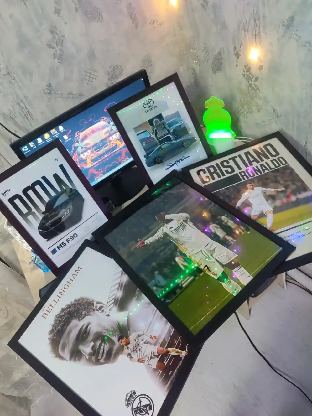 Futbolchilarning posterlari, A3 formatlik fotoramkada