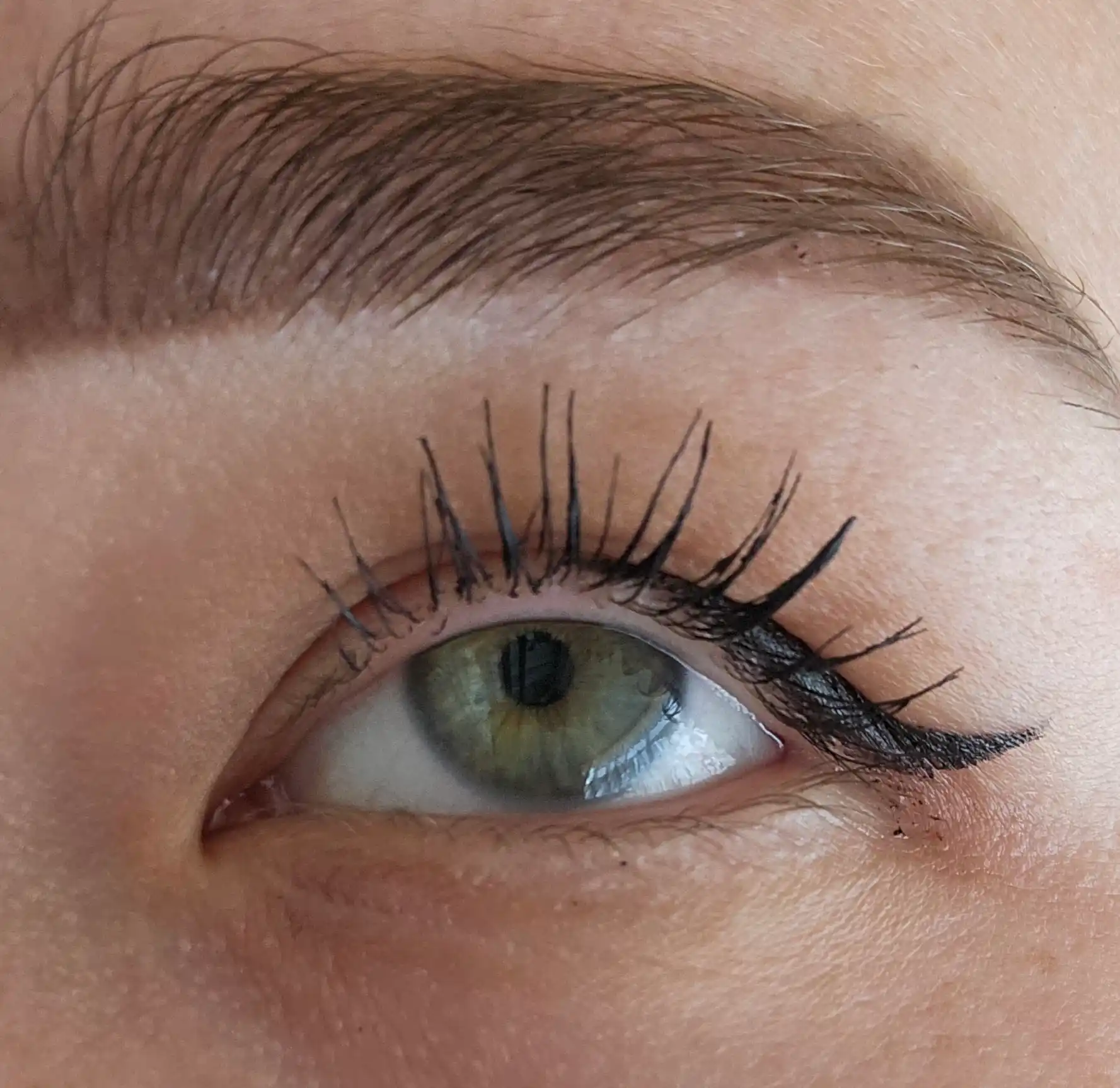 Kiprik uchun tush Maybelline New York Lash Sensational Sky High, qora rang, 9.6 ml