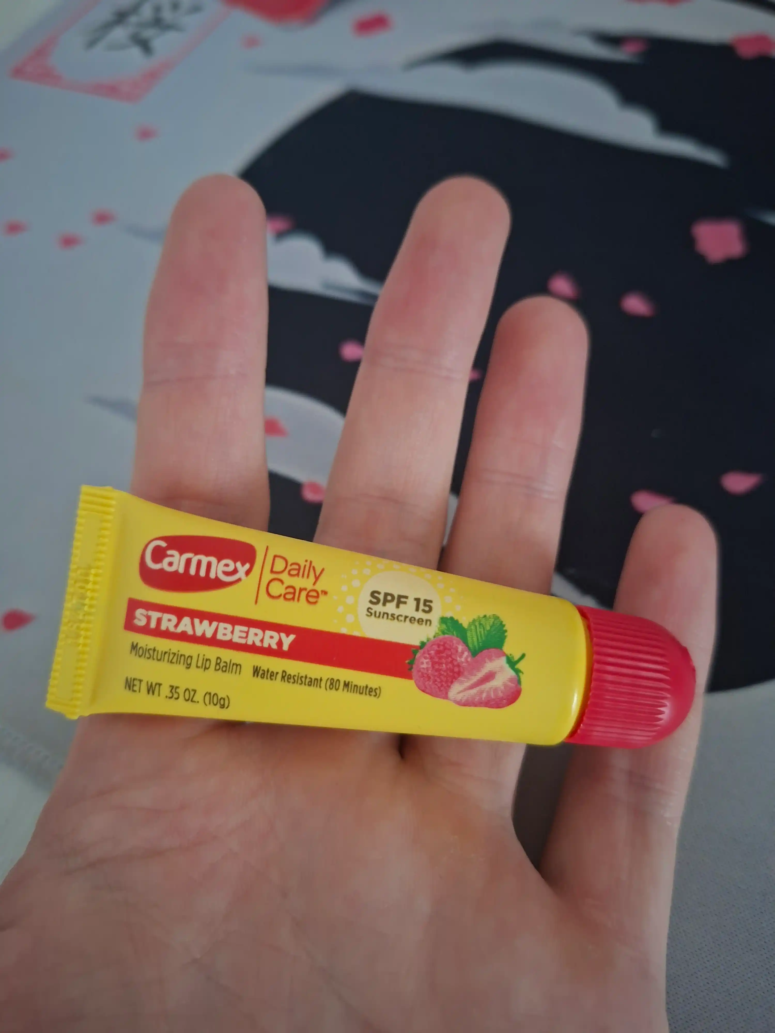 Lab uchun namlovchi balzam Carmex, yangi olcha, SPF 15, 4.25 g