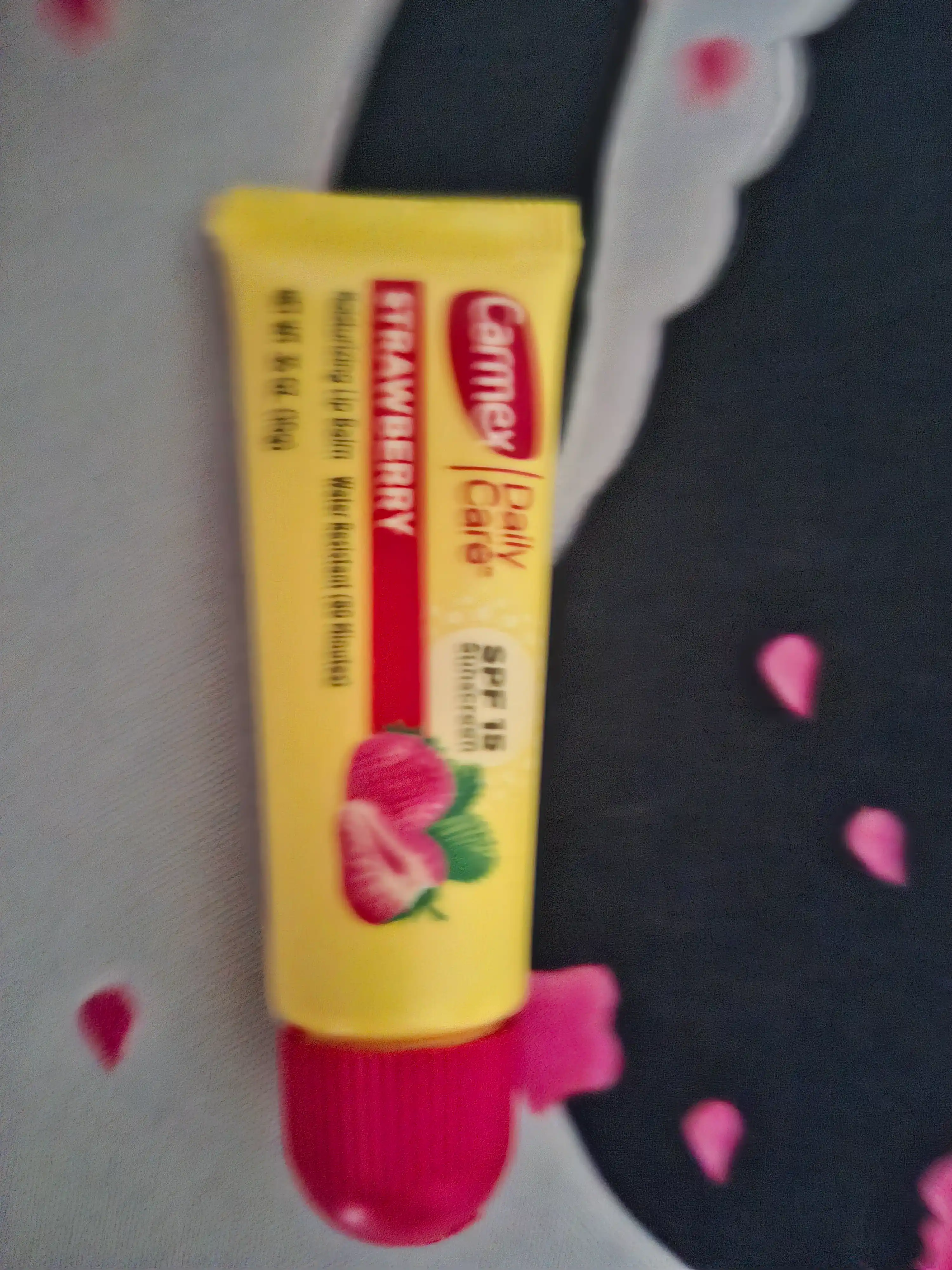 Lab uchun namlovchi balzam Carmex, yangi olcha, SPF 15, 4.25 g