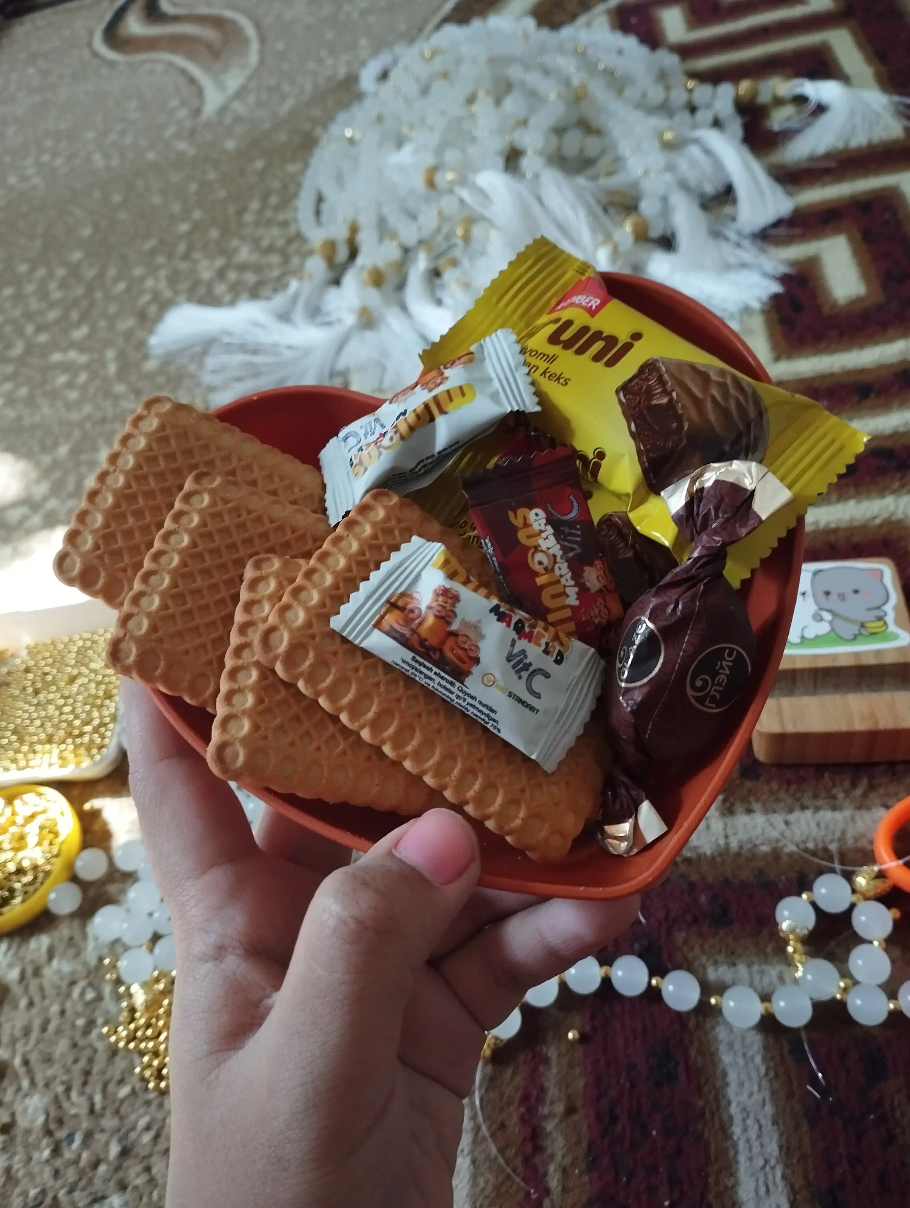 Yurak shaklidagi plastik qayta ishlatiladigan tarelkalar