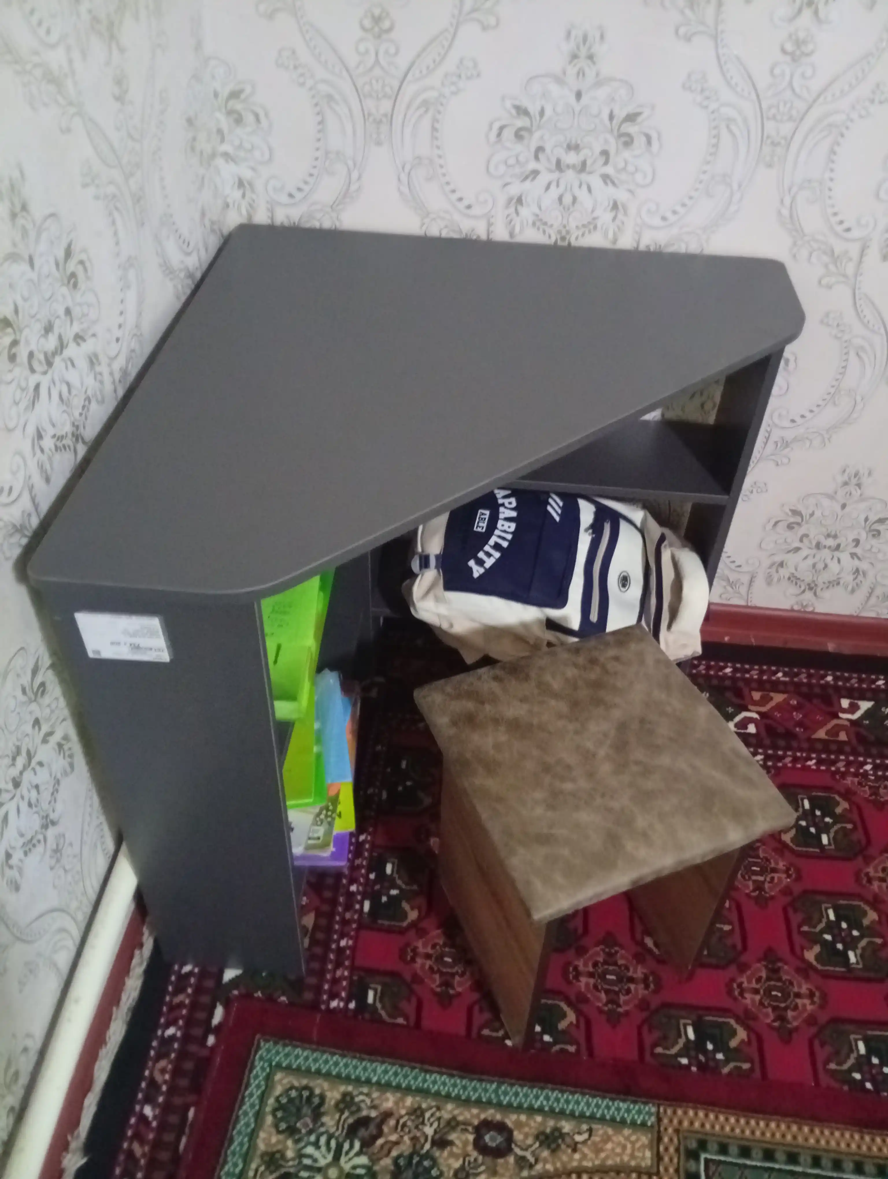 Угловой компьютерный стол