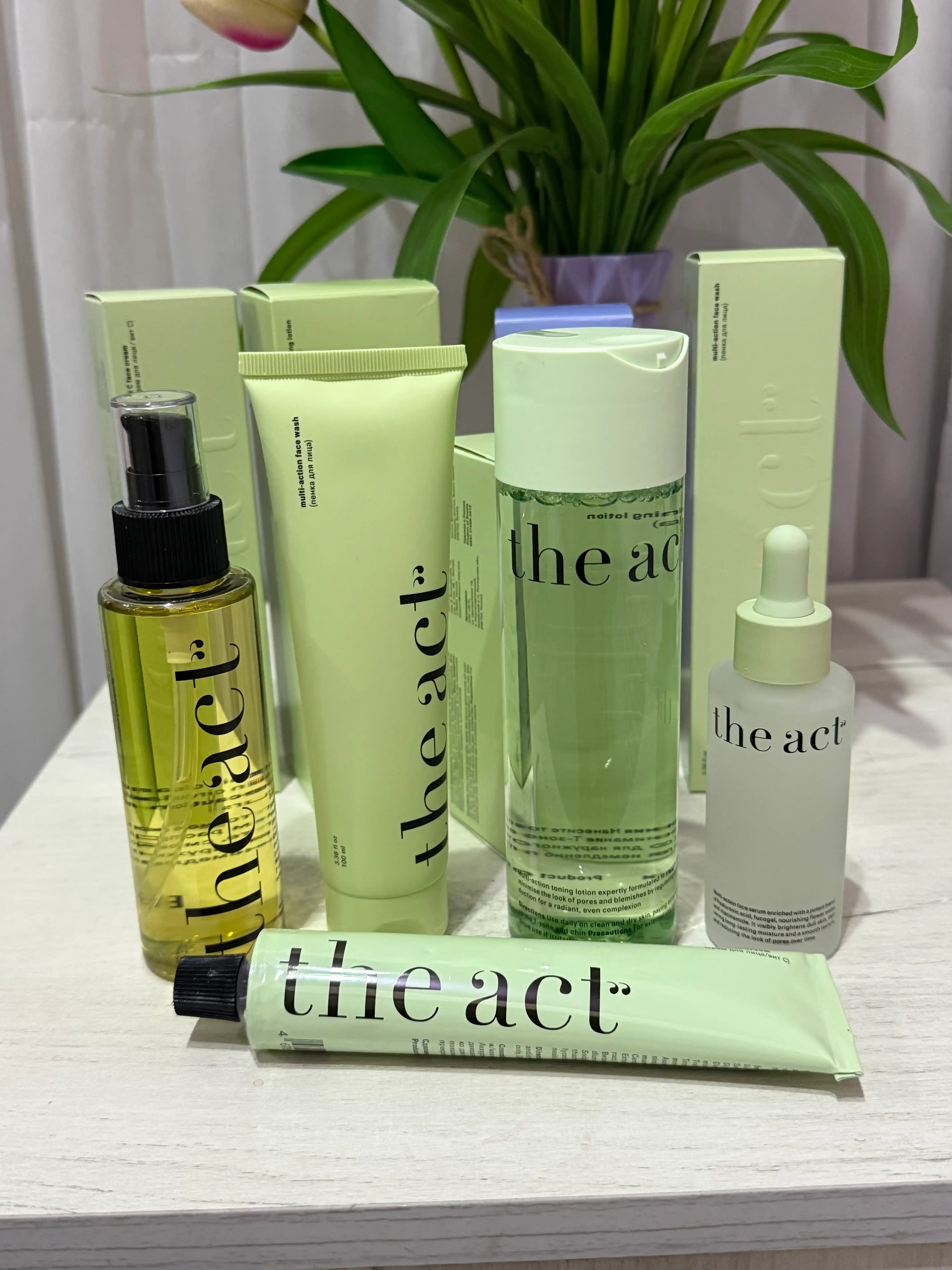 The Act yuz uchun namlovchi tonik, oltin qarag‘ay suvli ekstrakti asosida, 200 ml