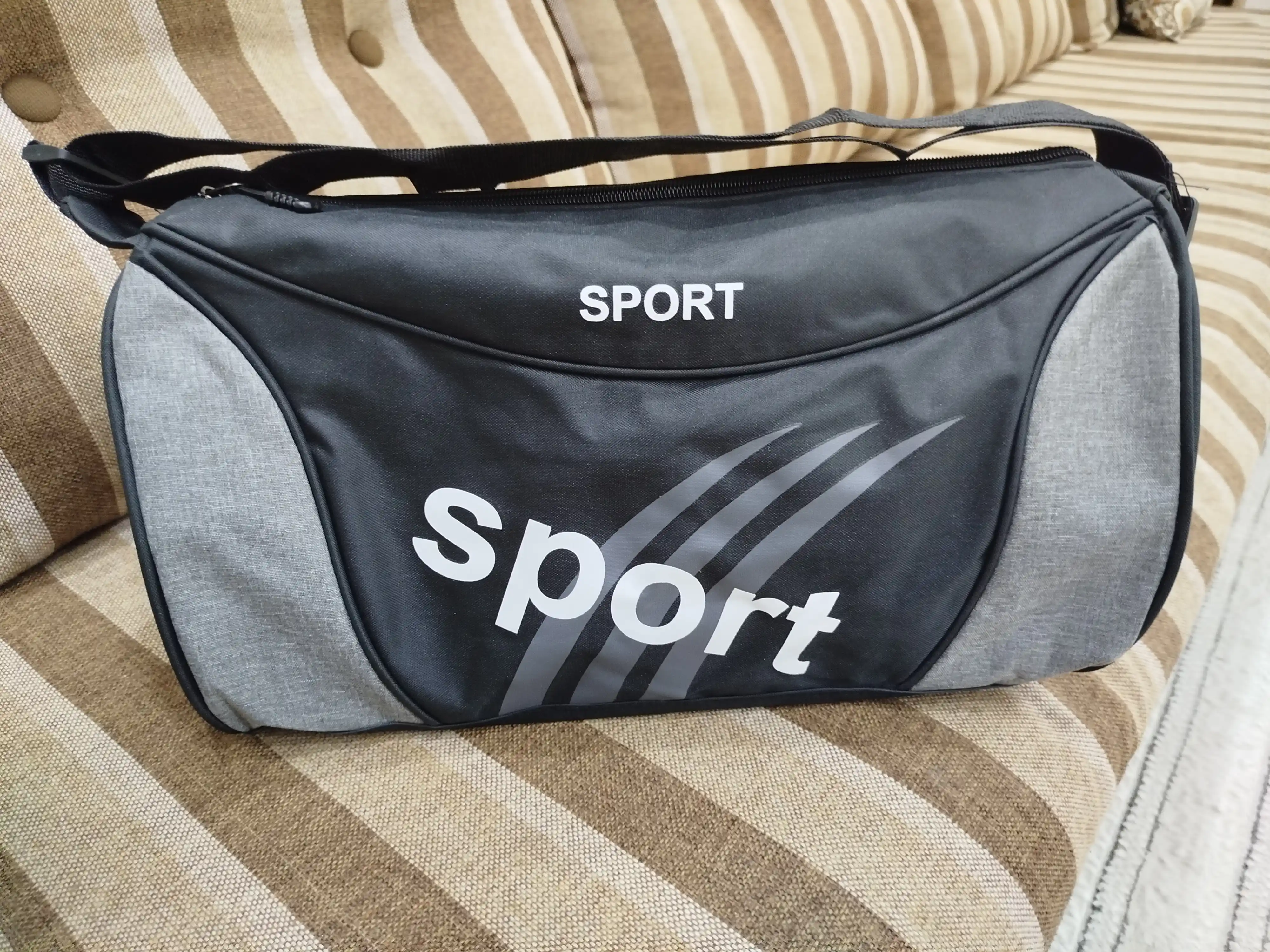 Fitnes, maktab va sport zali uchun erkaklar uchun sayohat sport sumkasi