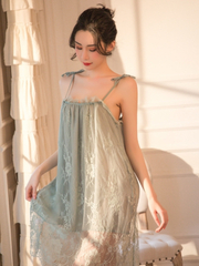 Yuzlarida otirgan qizlar video Voyeur porno toplami