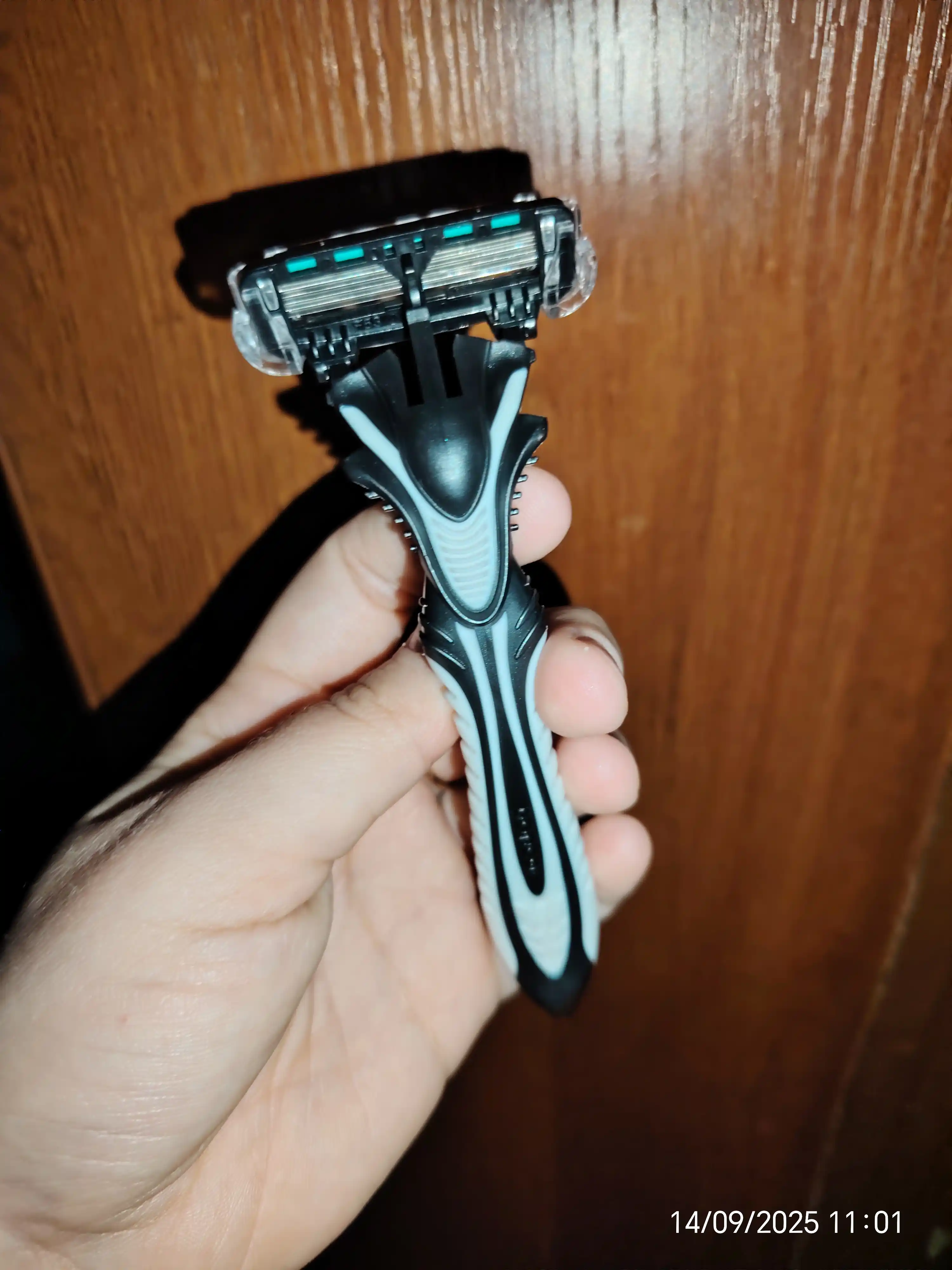 Бритва одноразовая DORCO PACE 6, в мягкой упаковке, 1 шт