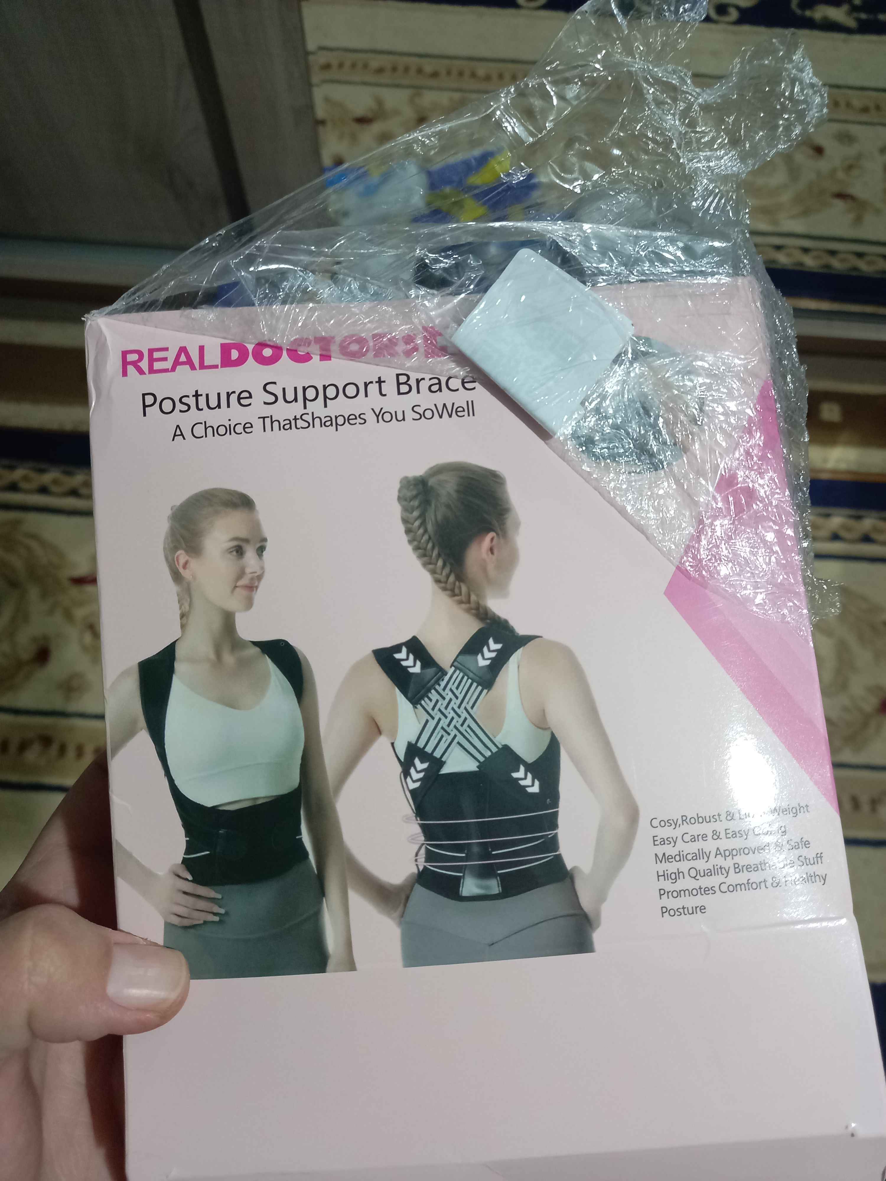 Yosh qizlar siyishadi