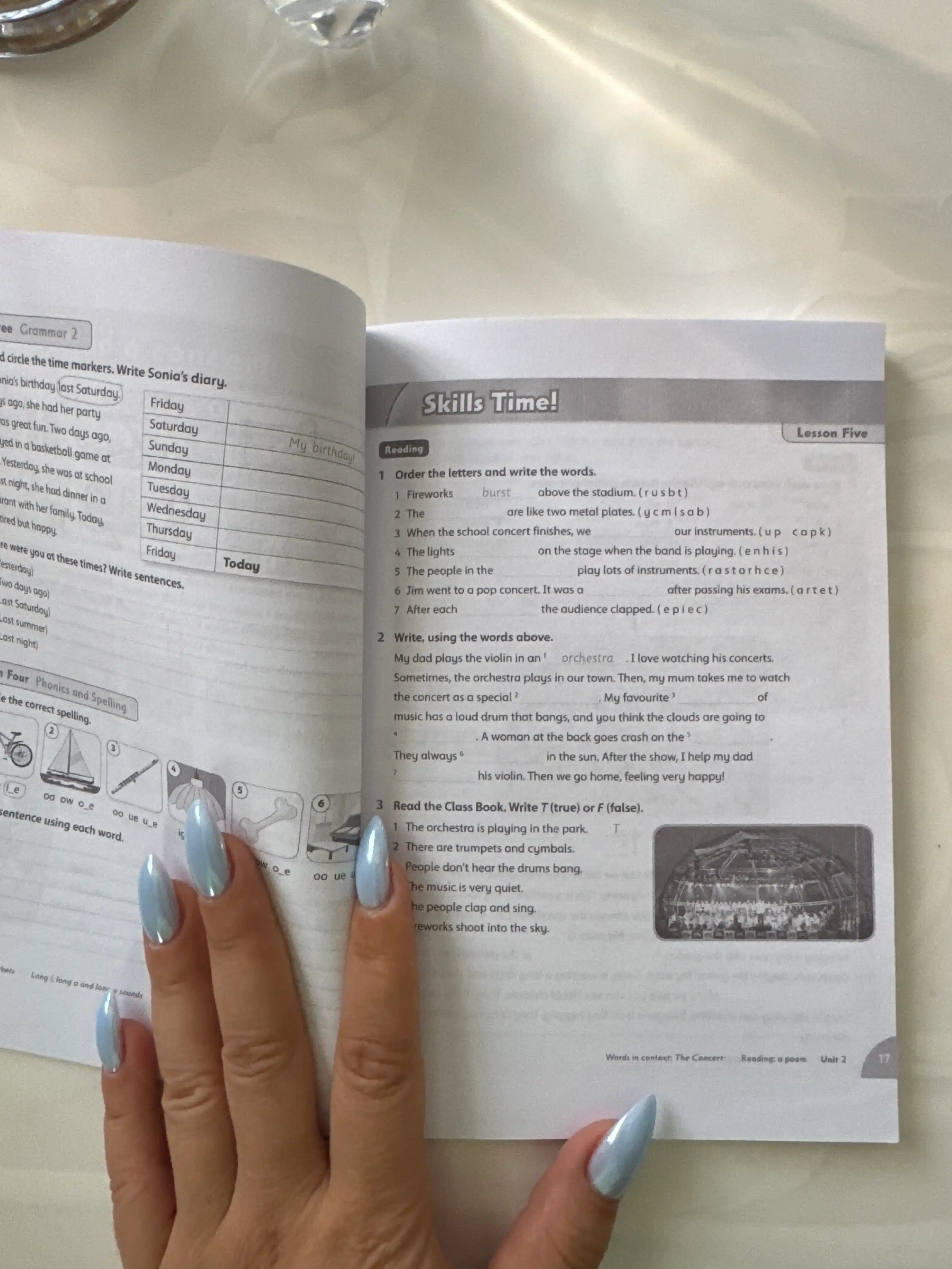 Family and Friends 0 1 2 Class Book + Workbook/ Family and Friends 2 Class Book + Workbook