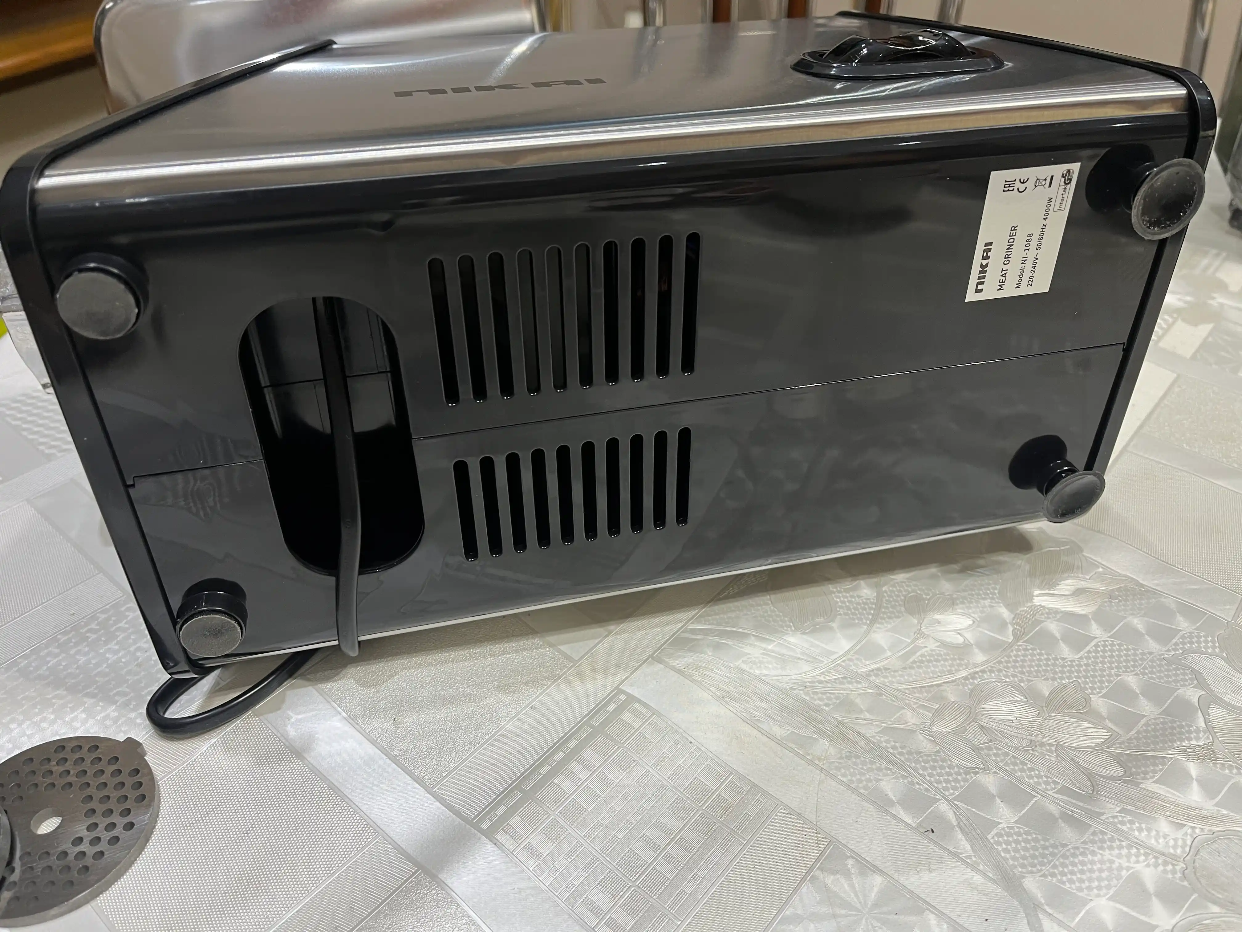Go'sht maydalagich elektr 6 tasi 1 da, po'lat metall, revers funktsiya, quvvat 3000 Vt