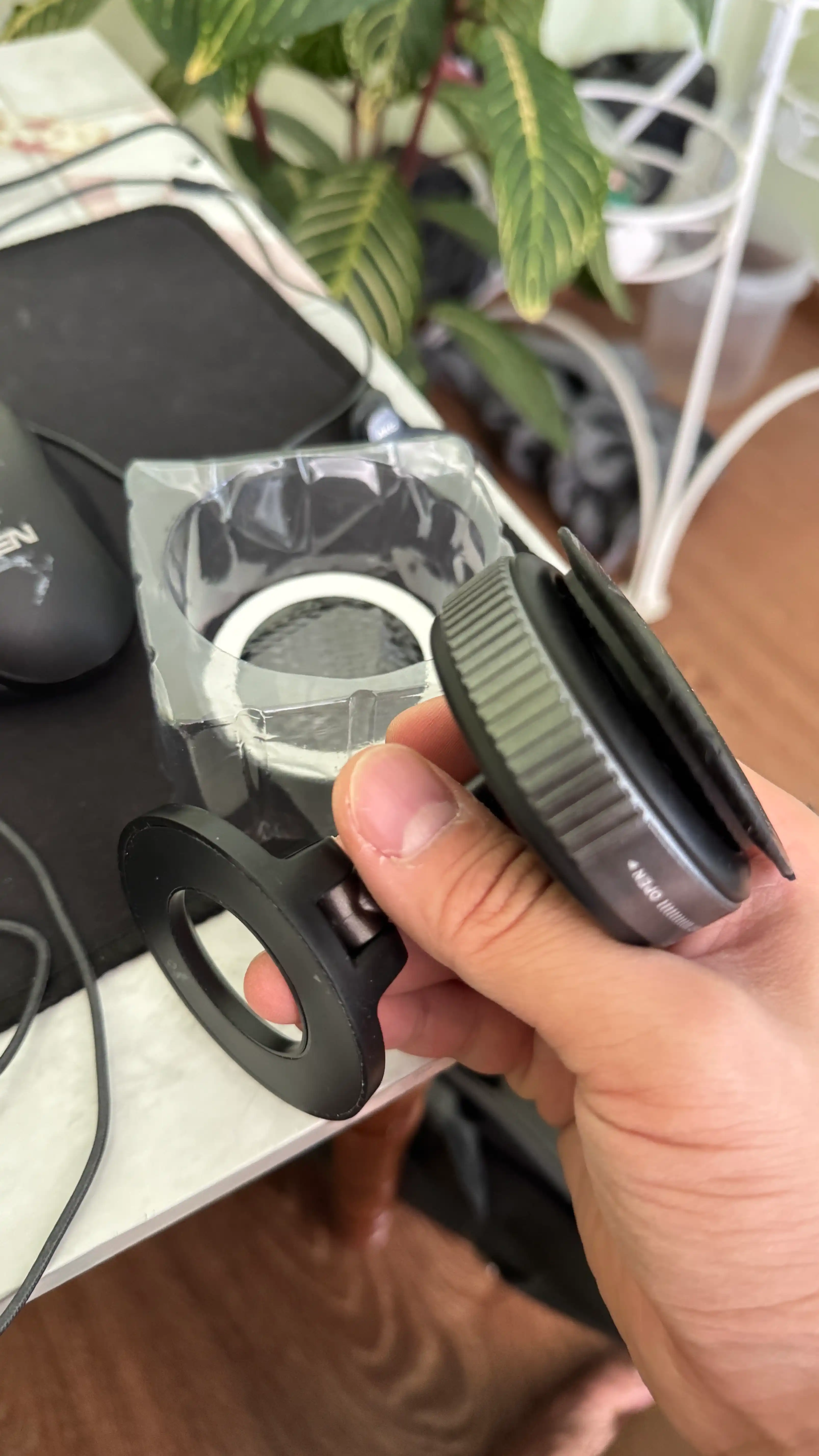 MegaSafe magnit holder — avtomobil uchun vakuumli MagSafe telefon ushlagichi, car holder