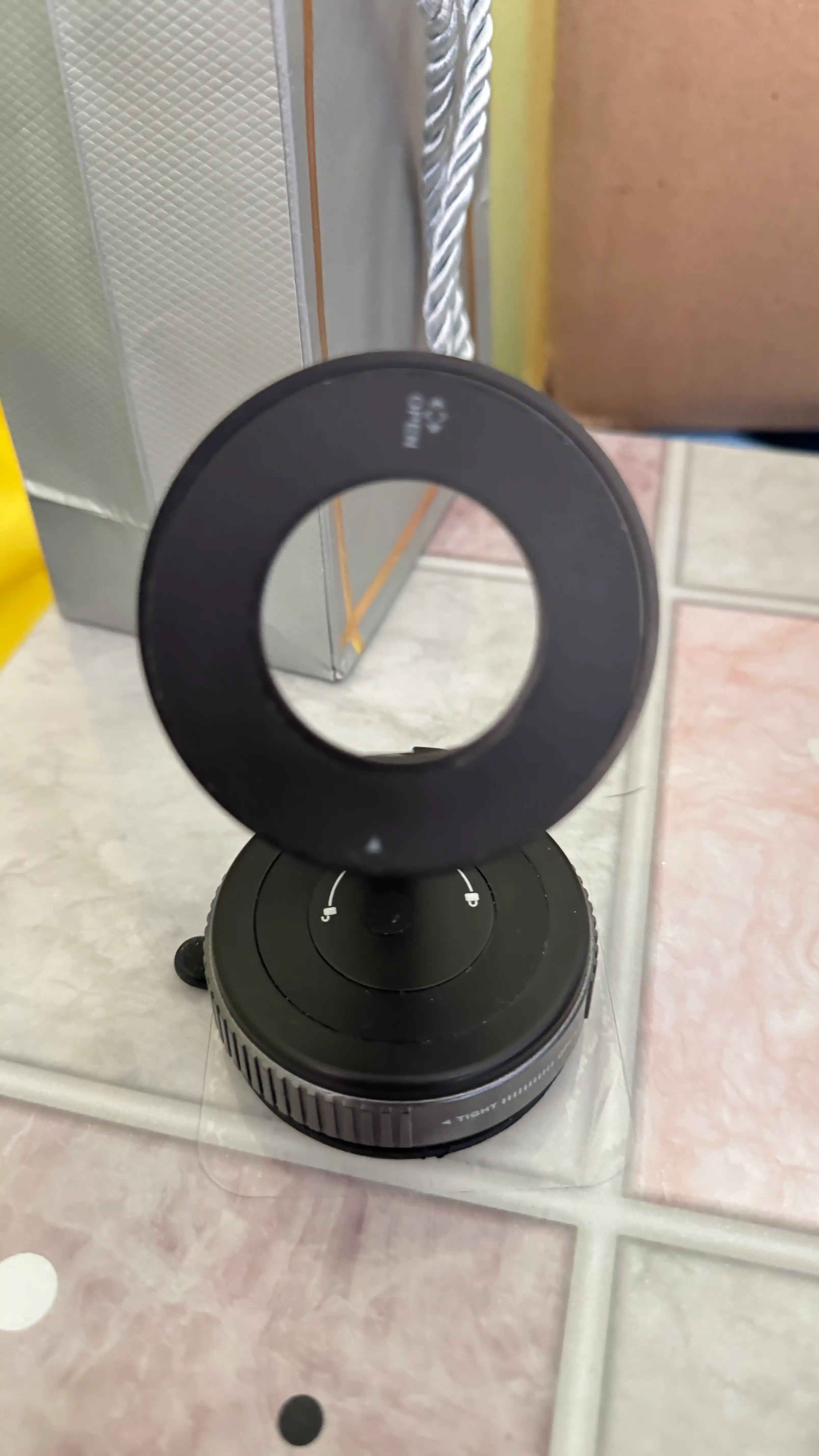 MegaSafe magnit holder — avtomobil uchun vakuumli MagSafe telefon ushlagichi, car holder