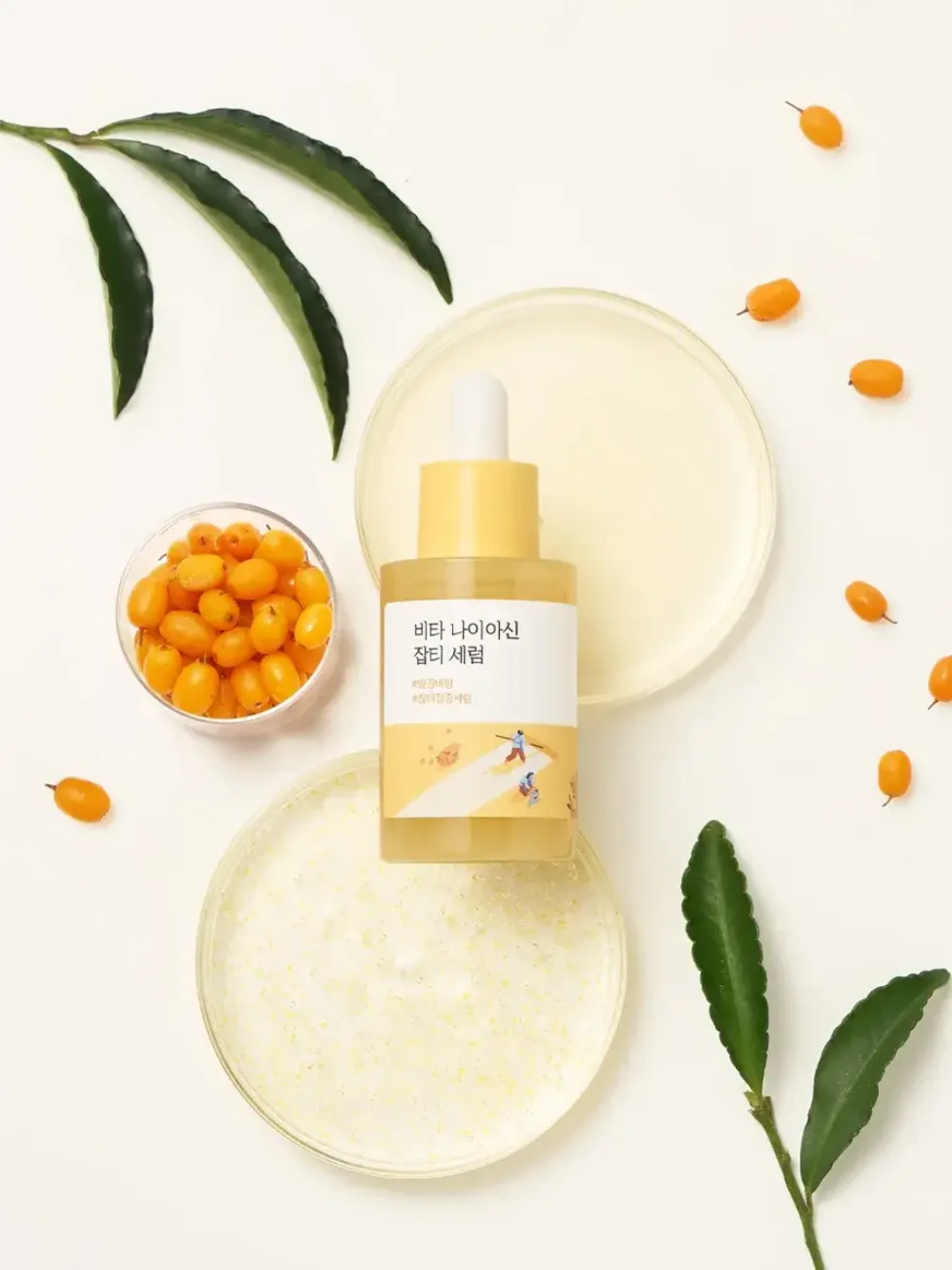 Round Lab Vita Niacinamide Dark Spot Serum bilan tiniqlashtiruvchi kapsulali zardob