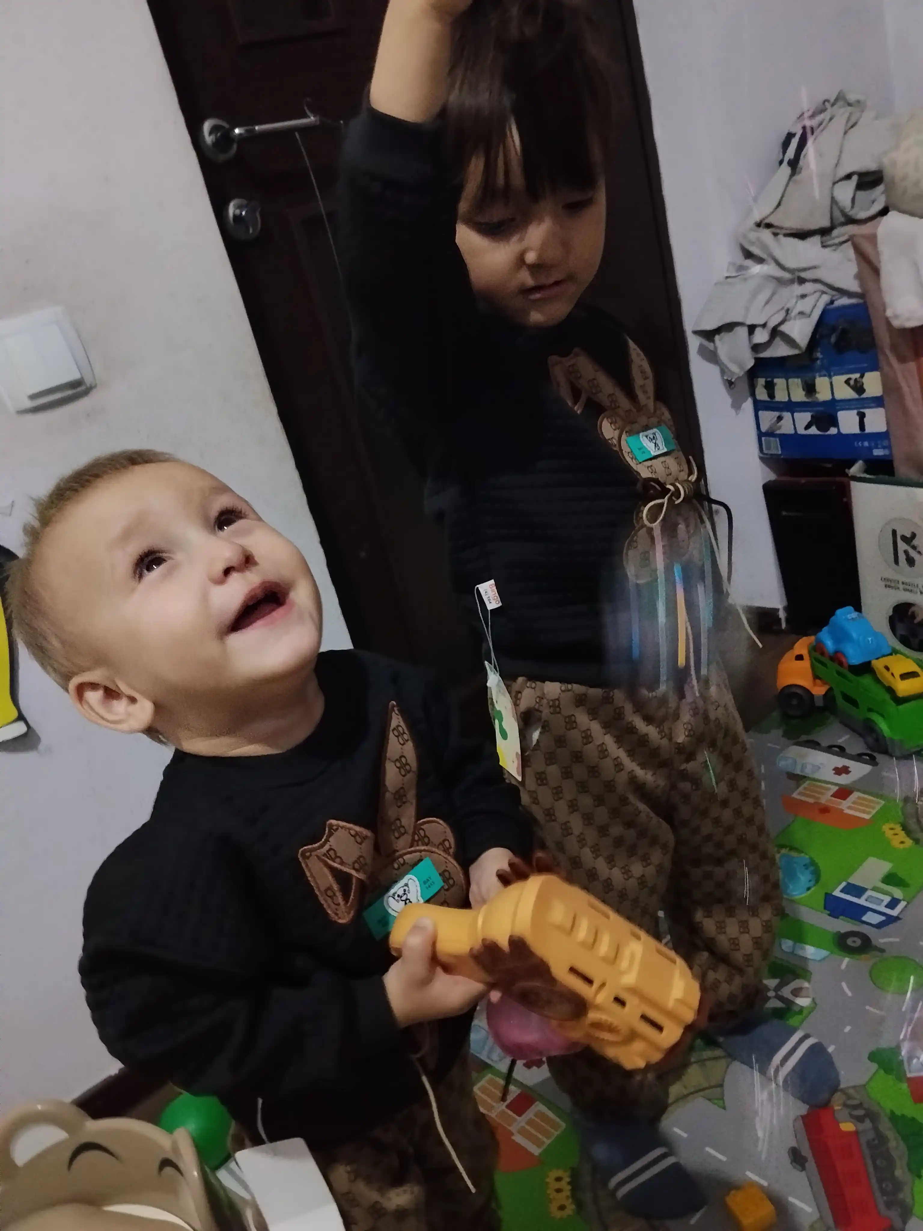 Пистолет для мыльных пузырей BUBBLE GUN — генератор пузырьков с пеной