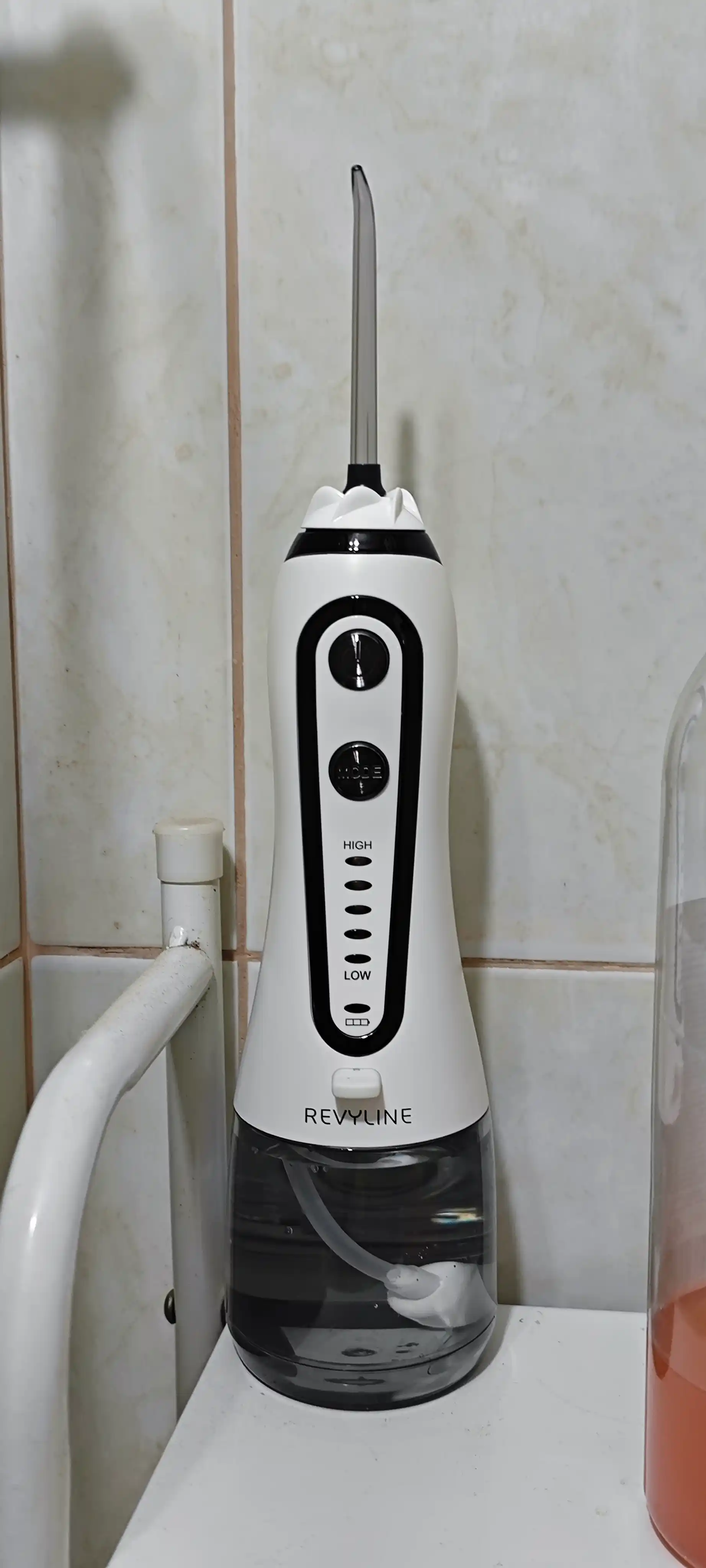 Ирригатор для зубов Revyline RL 450 New, портативный, 5 режимов, 300 мл, 5 насадок