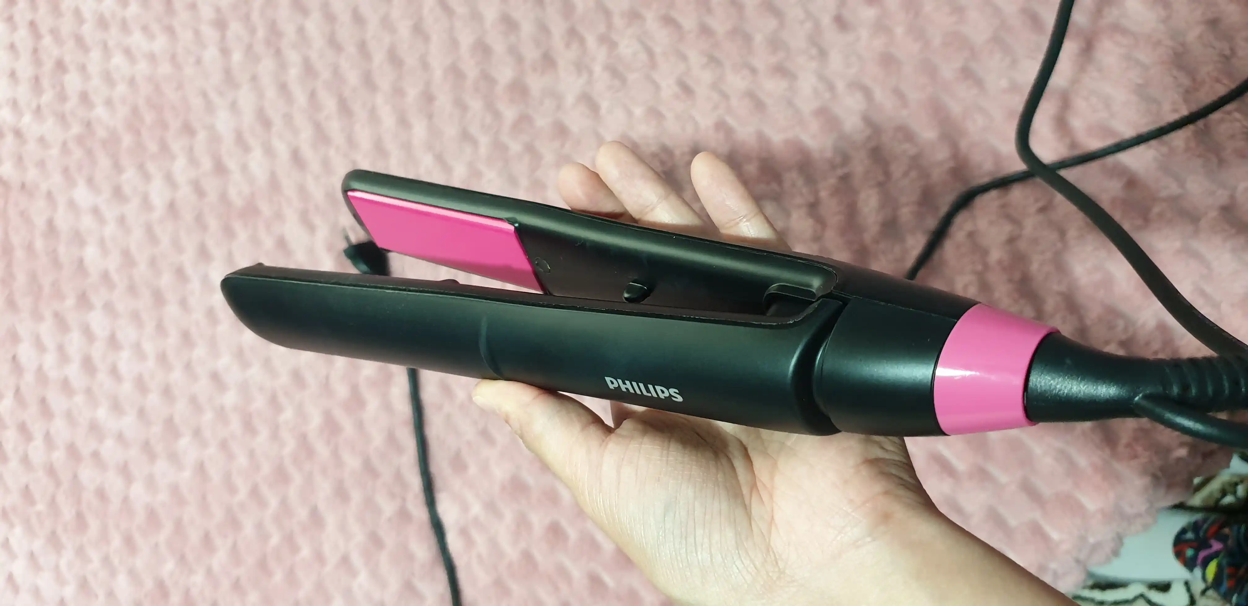 Выпрямитель для волос Philips BHS375