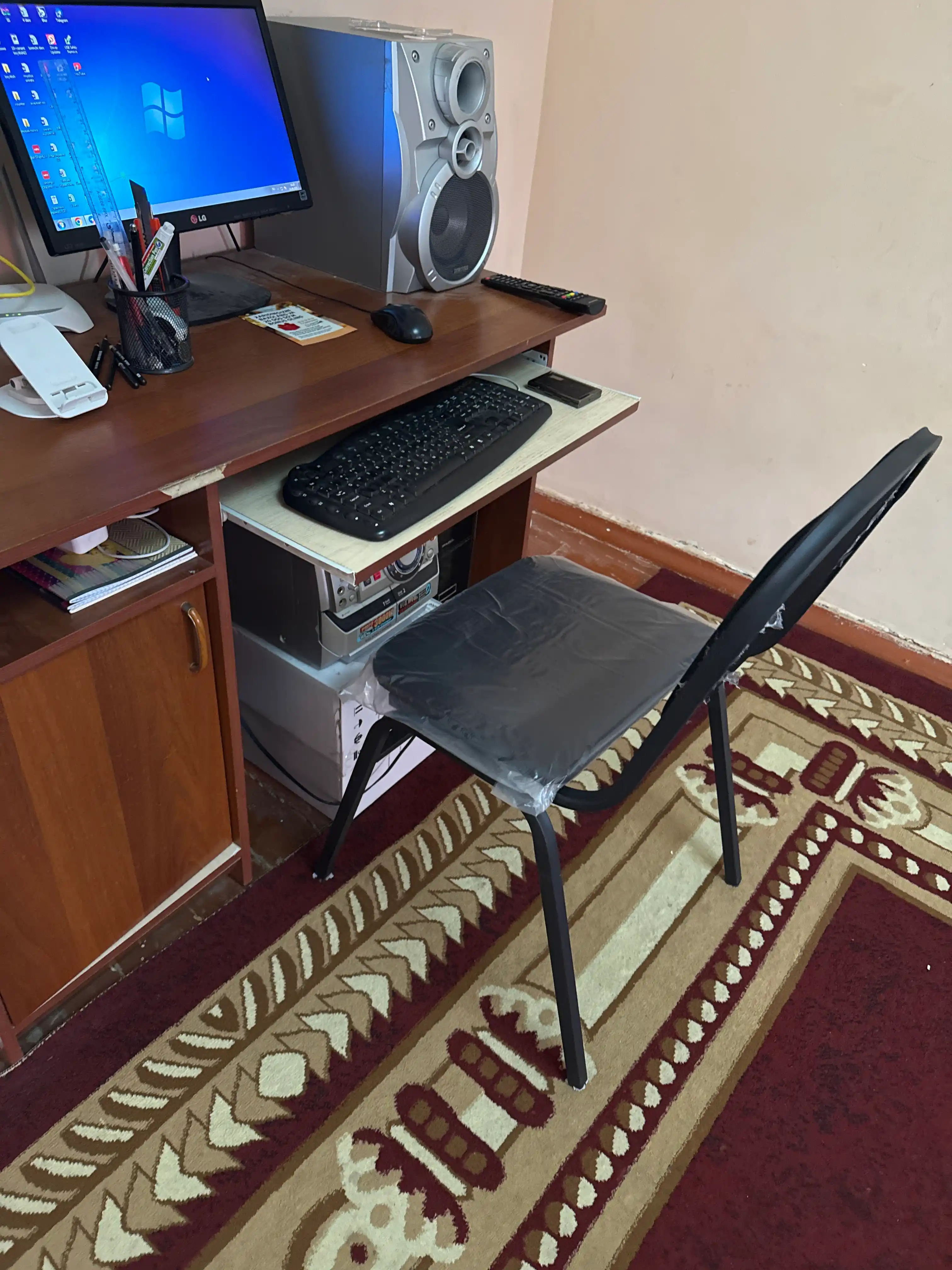 Turon stul, ofis, majlis zallari, ta'lim uchun, 200 kg gacha