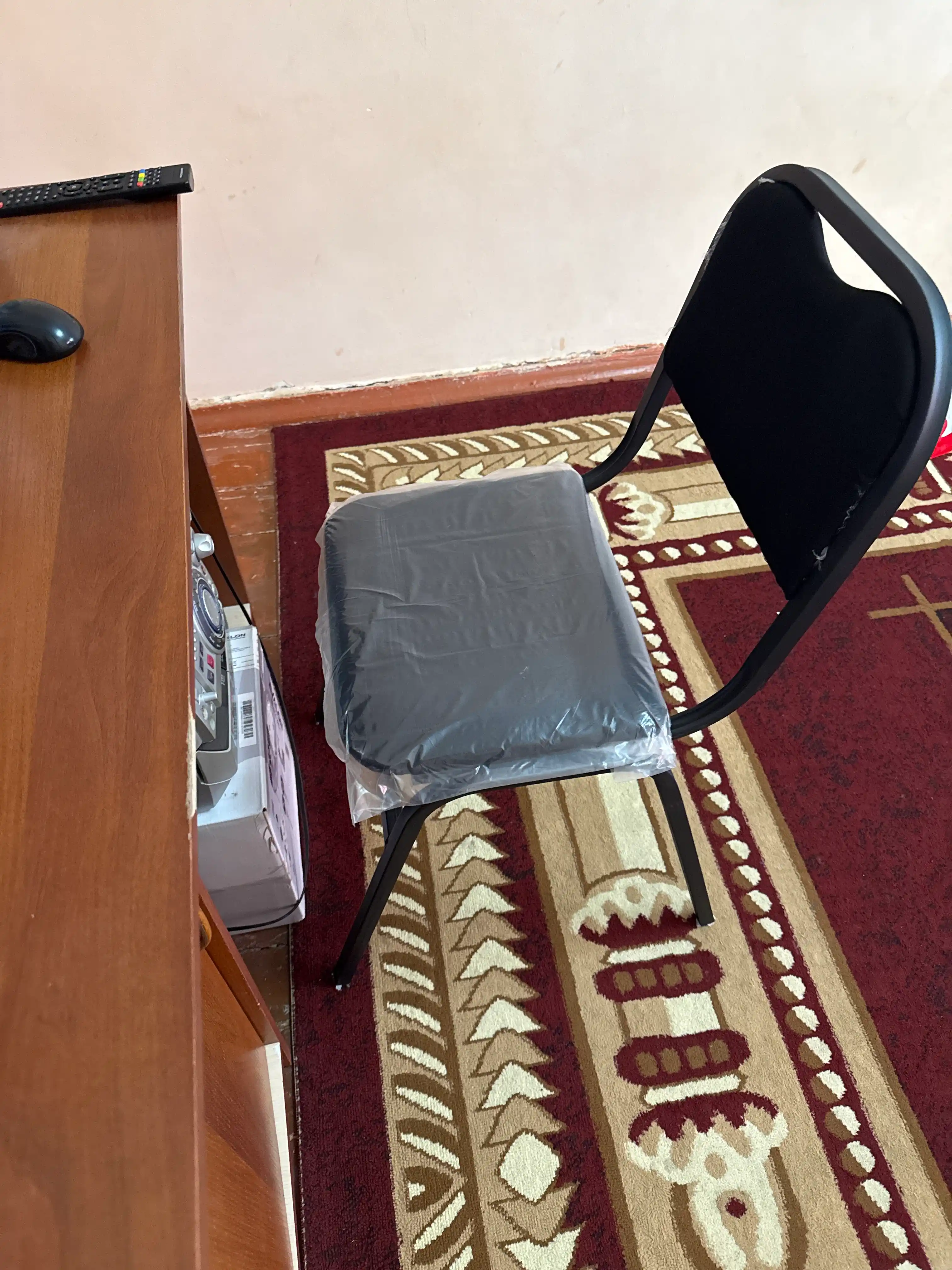 Turon stul, ofis, majlis zallari, ta'lim uchun, 200 kg gacha