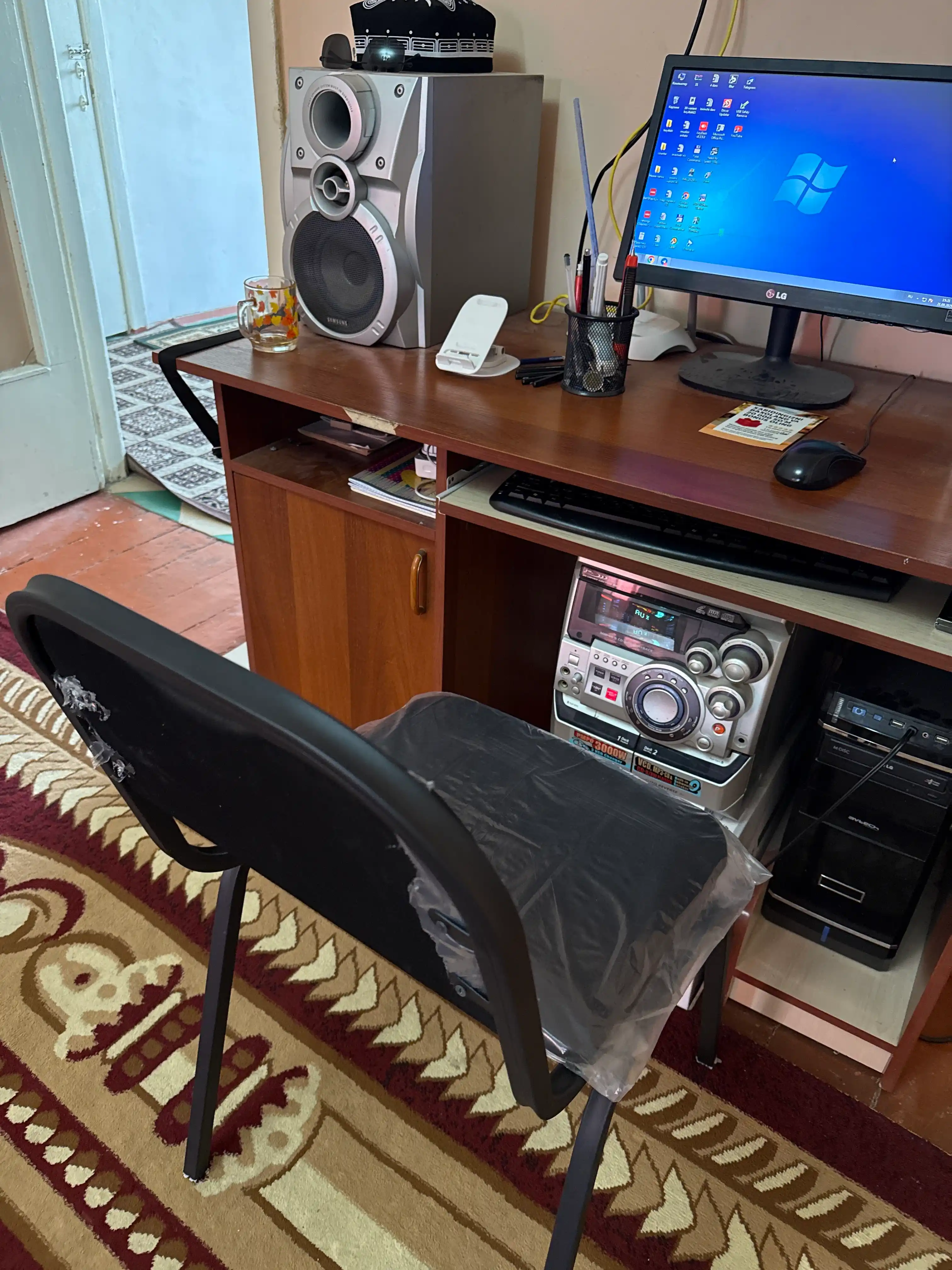 Turon stul, ofis, majlis zallari, ta'lim uchun, 200 kg gacha