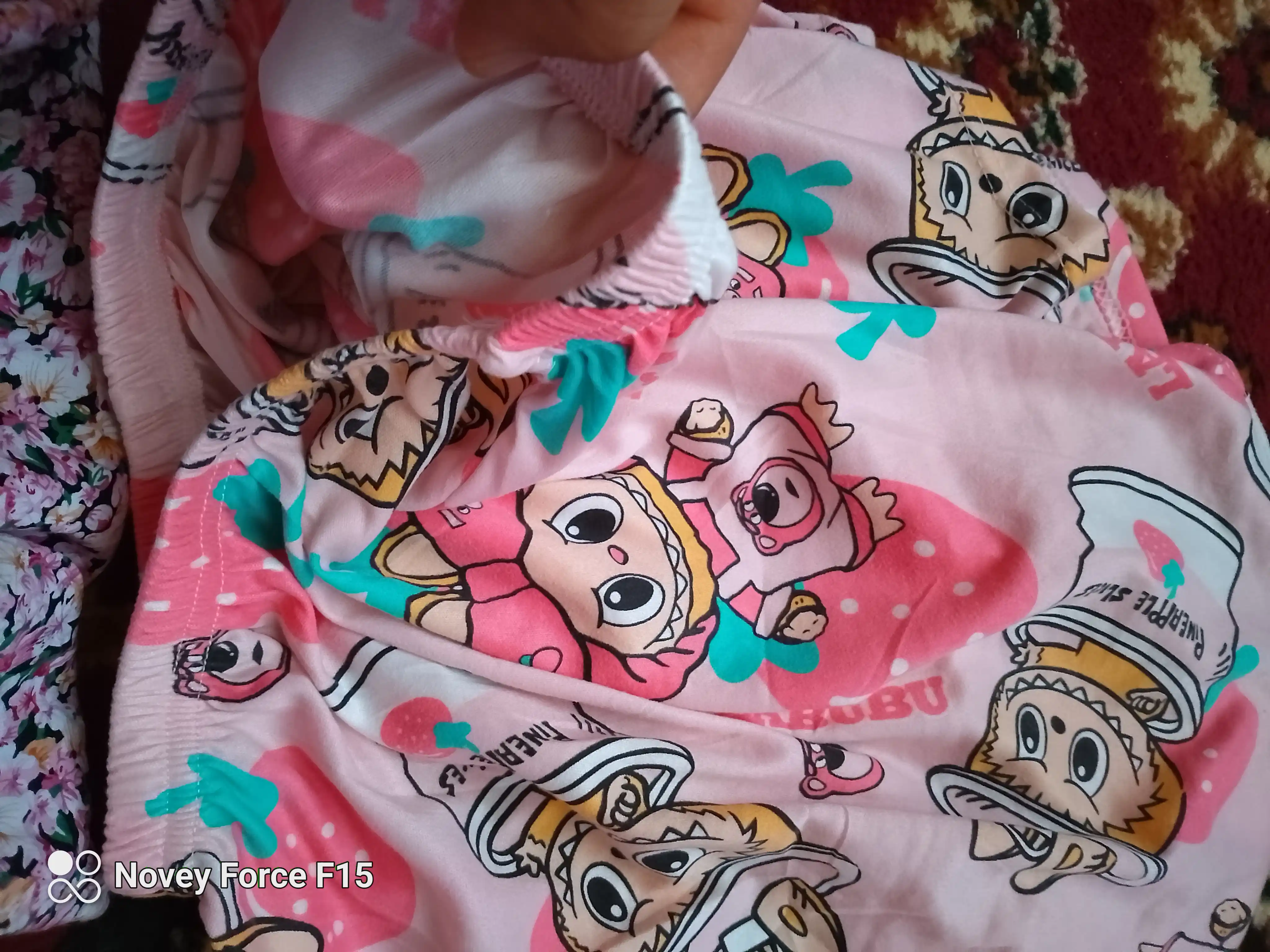 Ayollar uchun pijama 3 qismli: futbolka, shim, shortik. Yumshoq va qulay uy va uyqu uchun