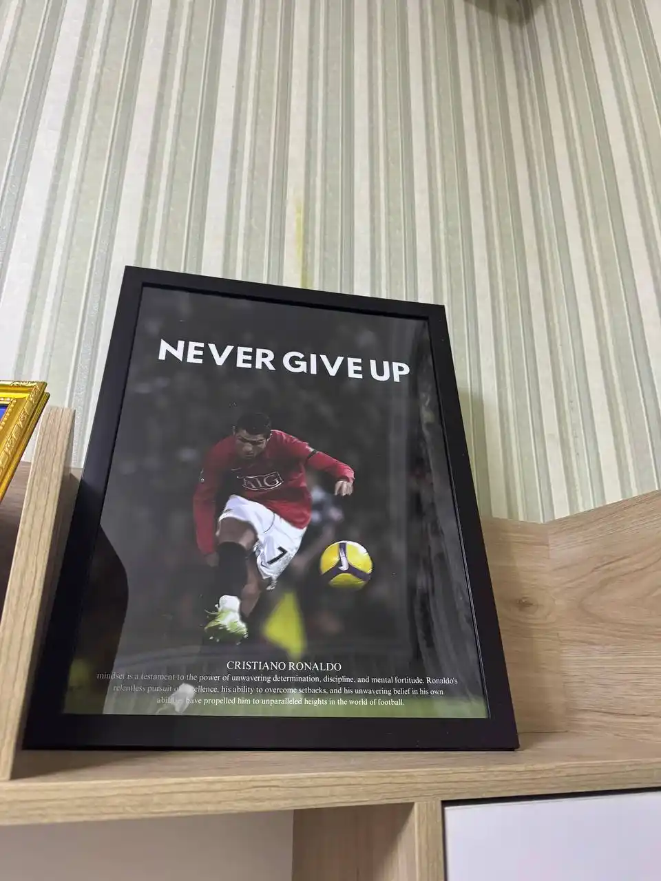 Futbolchilarning posterlari, A3 formatlik fotoramkada