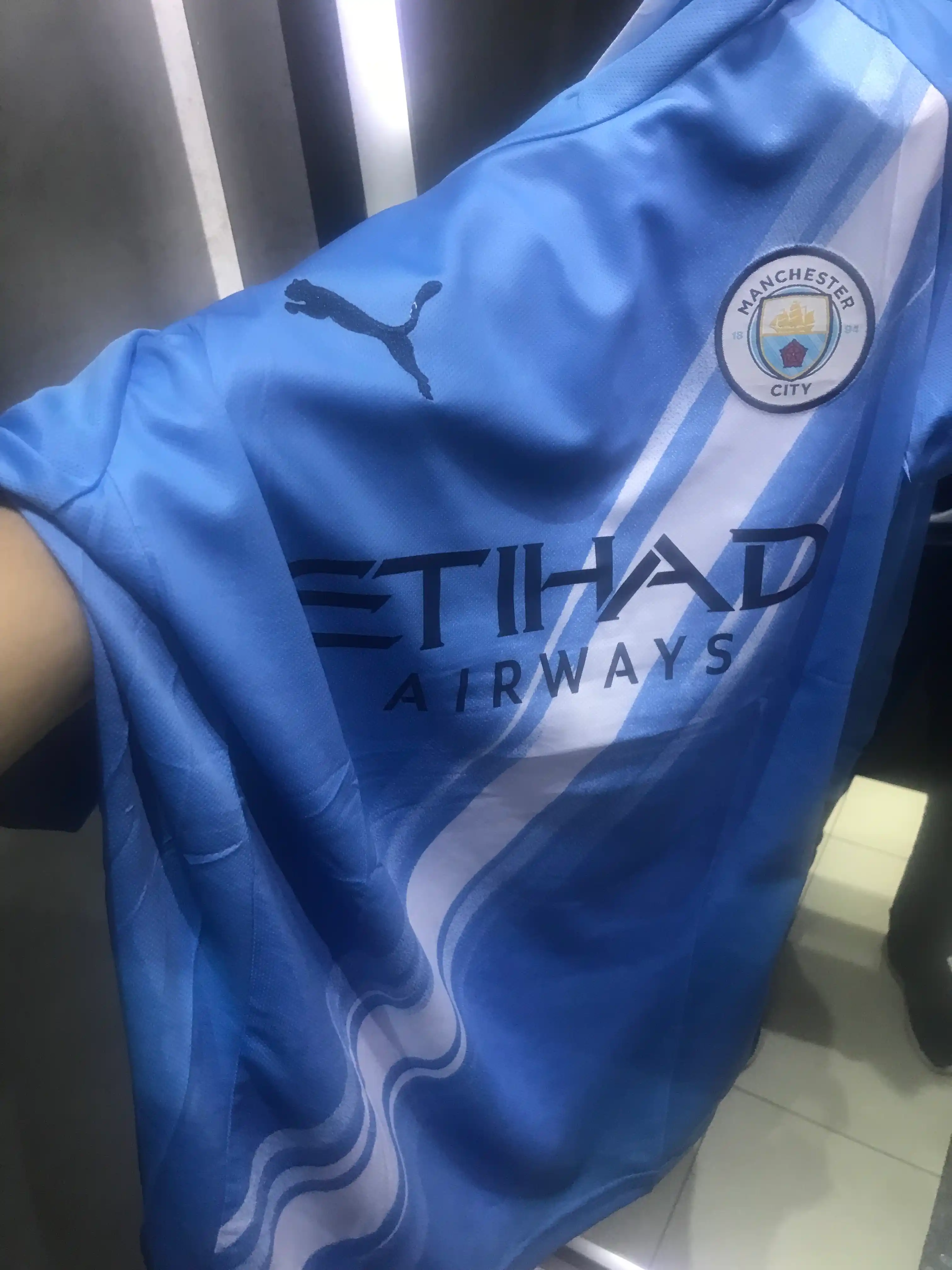 Futbool formasi sifatli va yorqin ranglarda