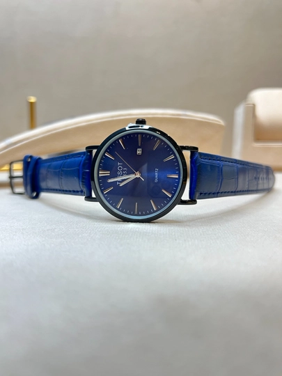 Мужские часы Tissot 1853, классические, кожаный ремешок, показывает дату, c подарочной коробкой