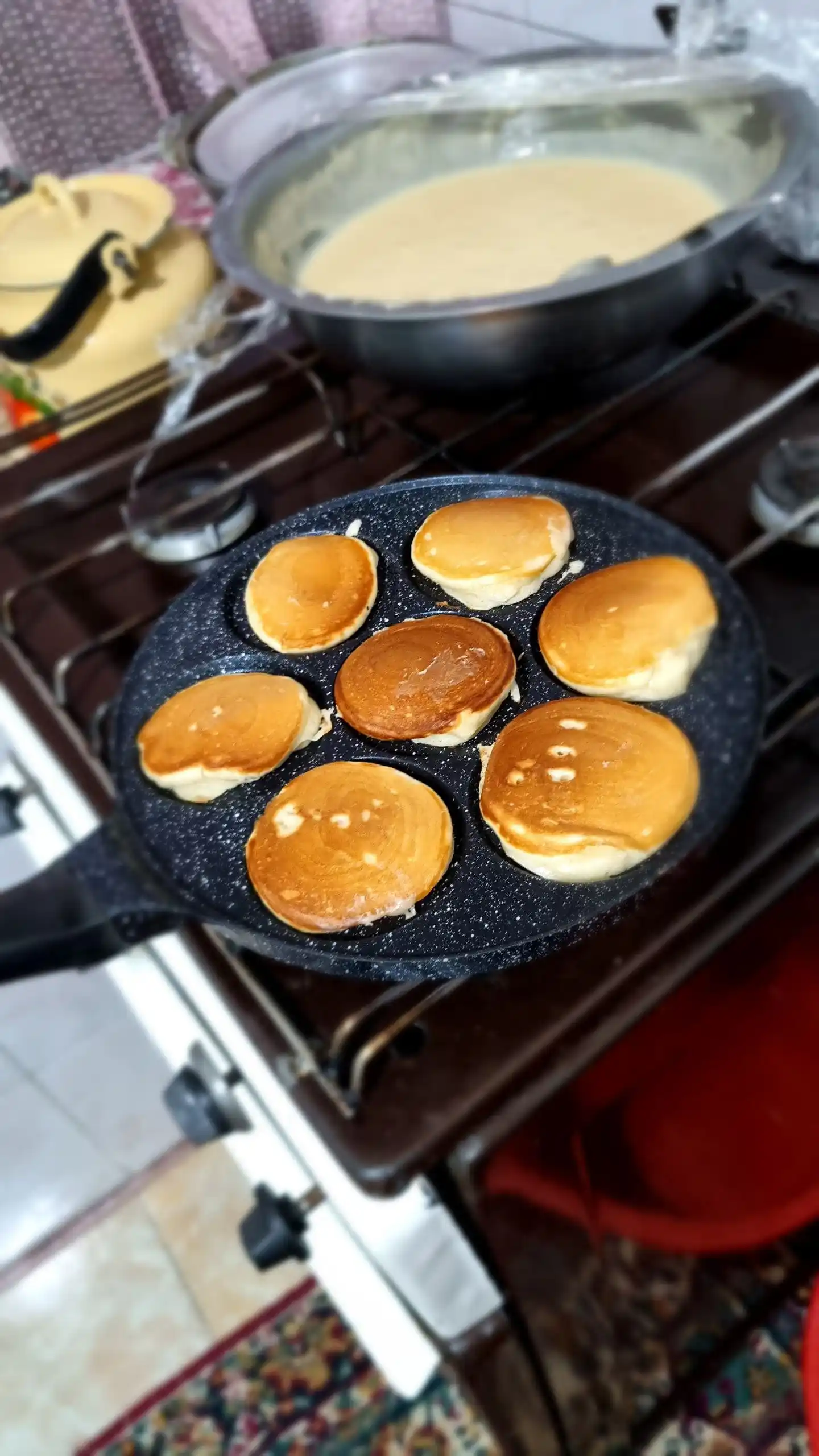 Omlet va tuxum pishirish uchun mo'jallangan tova