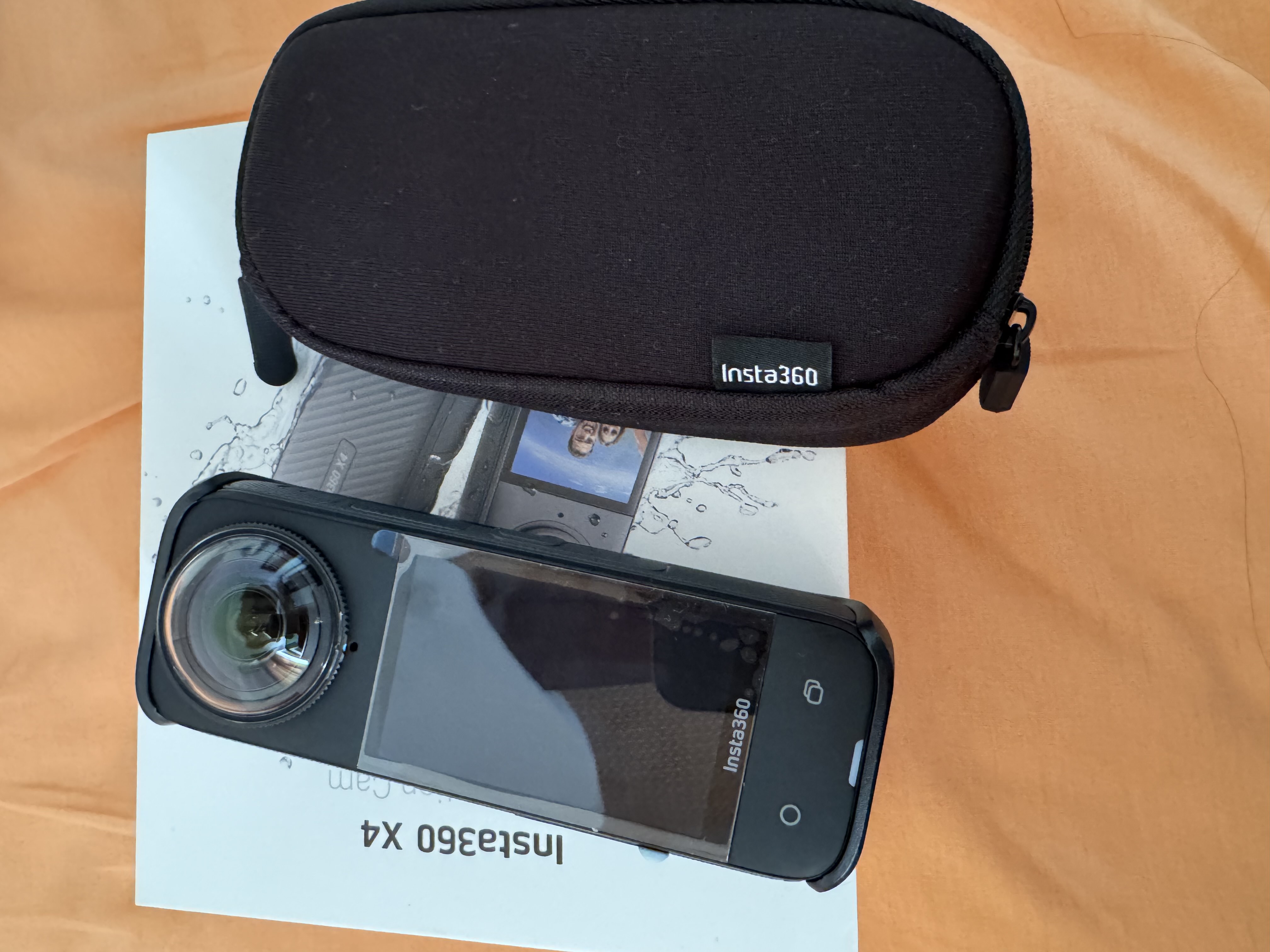 Insta360 X4 360°, 360 daraja suratga oluvchi kamera